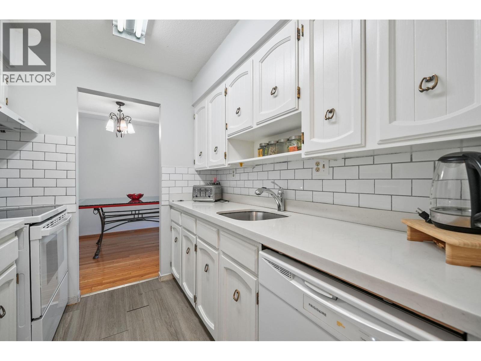 202 8770 Laurel Street, Vancouver, British Columbia  V6P 3V6 - Photo 2 - R3133306
