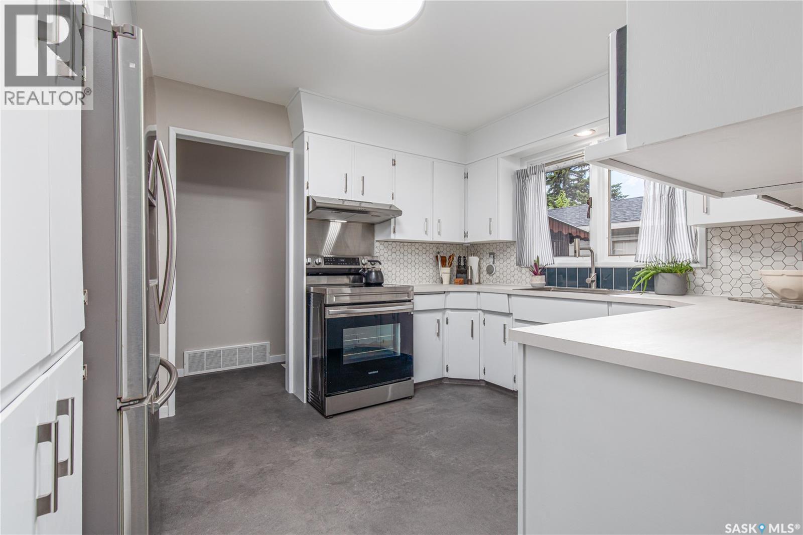 1301 Queen Crescent, Moose Jaw, Saskatchewan  S6H 3G5 - Photo 15 - SK038614