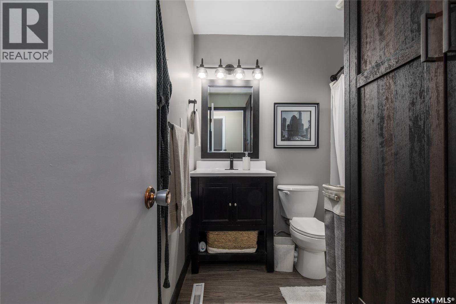 1301 Queen Crescent, Moose Jaw, Saskatchewan  S6H 3G5 - Photo 29 - SK038614