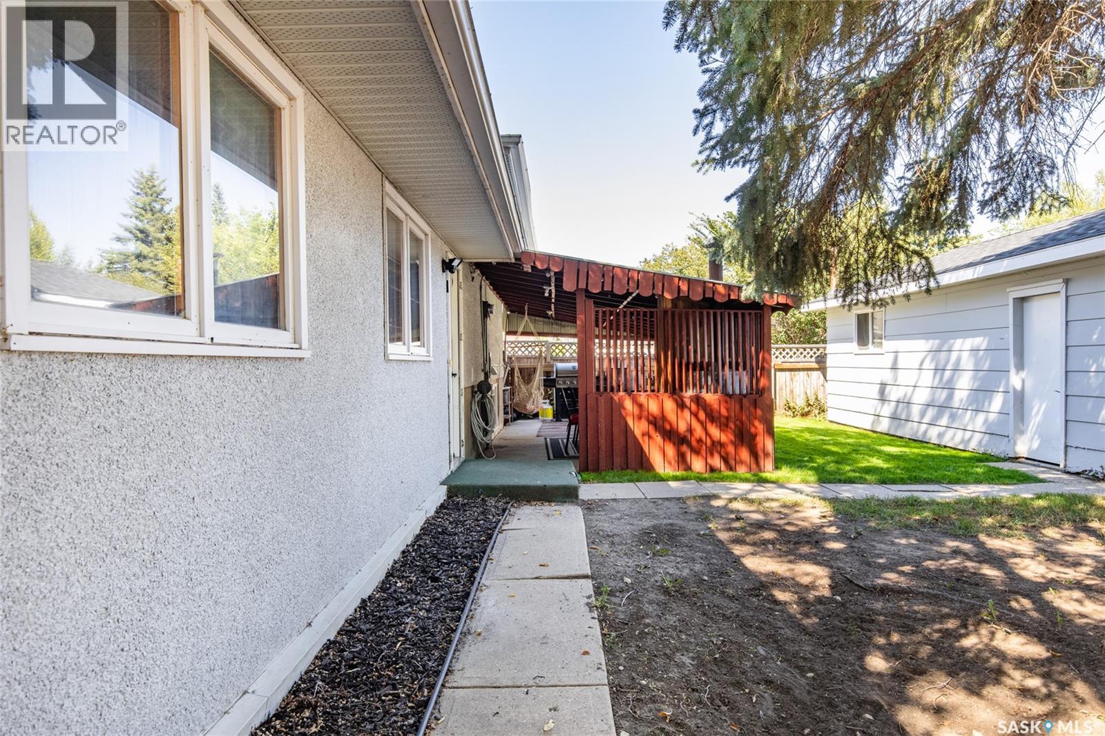 1301 Queen Crescent, Moose Jaw, Saskatchewan  S6H 3G5 - Photo 45 - SK038614