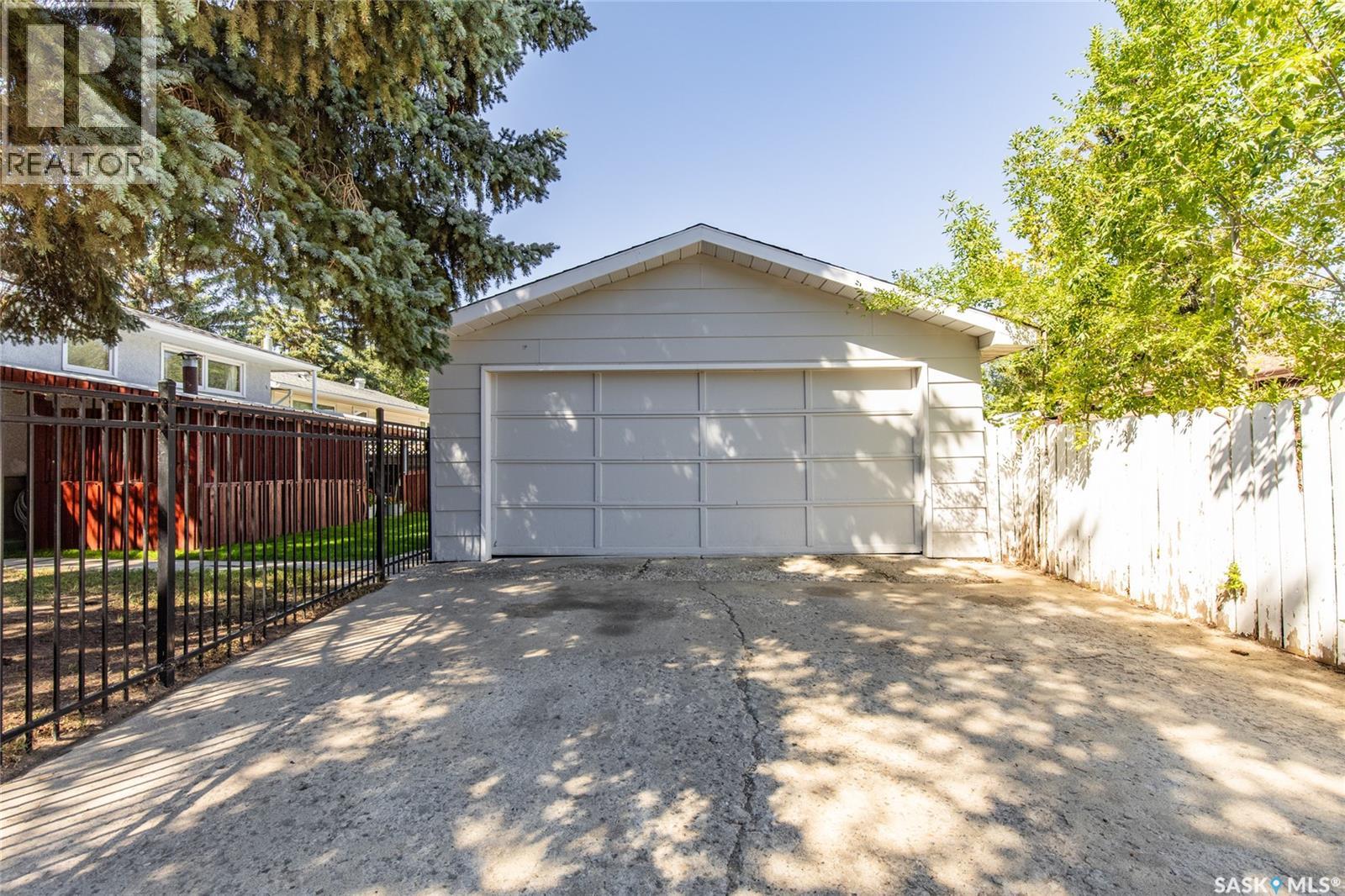 1301 Queen Crescent, Moose Jaw, Saskatchewan  S6H 3G5 - Photo 40 - SK038614