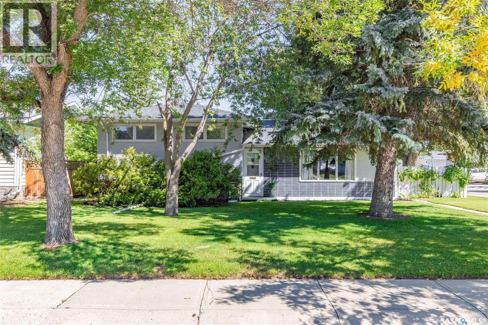 1301 Queen Crescent, Moose Jaw, Saskatchewan  S6H 3G5 - Photo 51 - SK038614