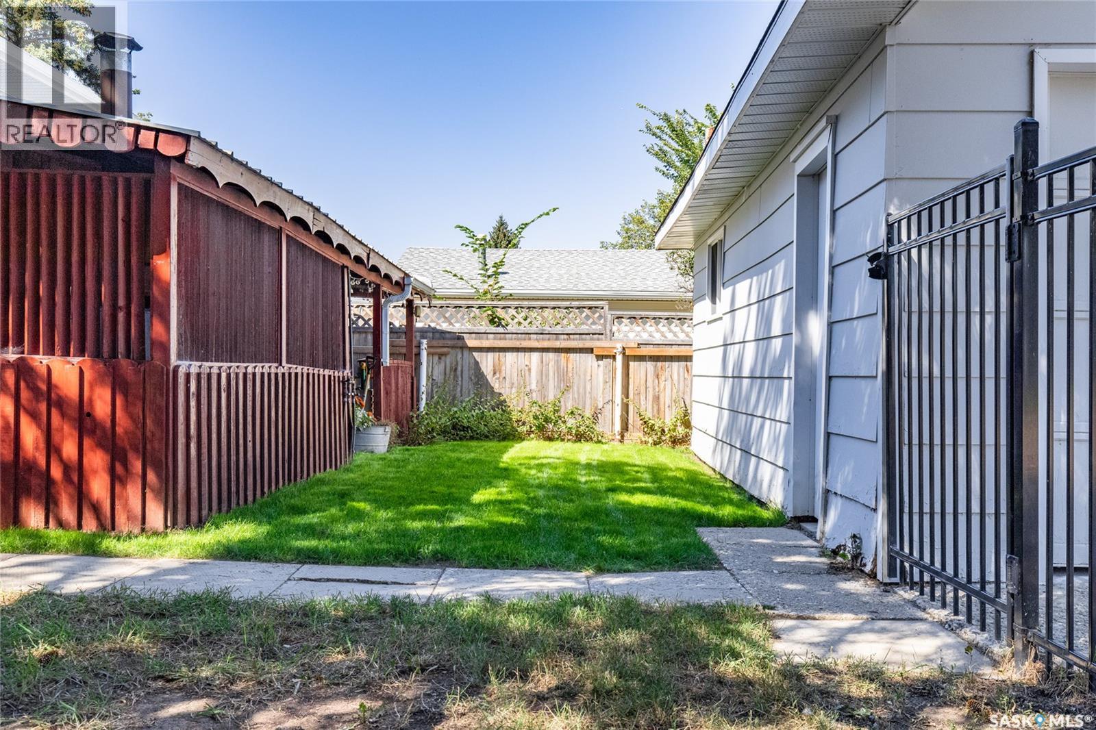 1301 Queen Crescent, Moose Jaw, Saskatchewan  S6H 3G5 - Photo 49 - SK038614