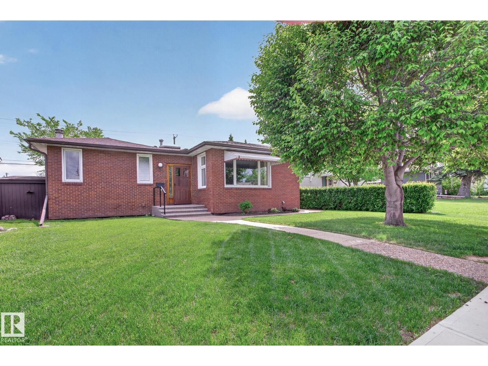 9243 74 ST NW, Edmonton, Alberta