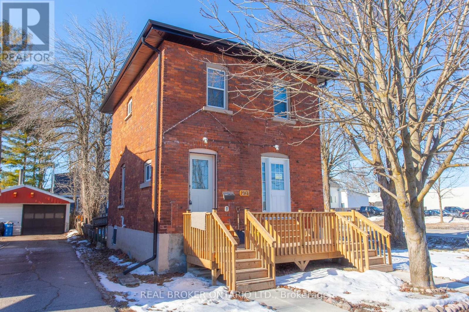 UPPER - 231 FRONT STREET S, Orillia, Ontario