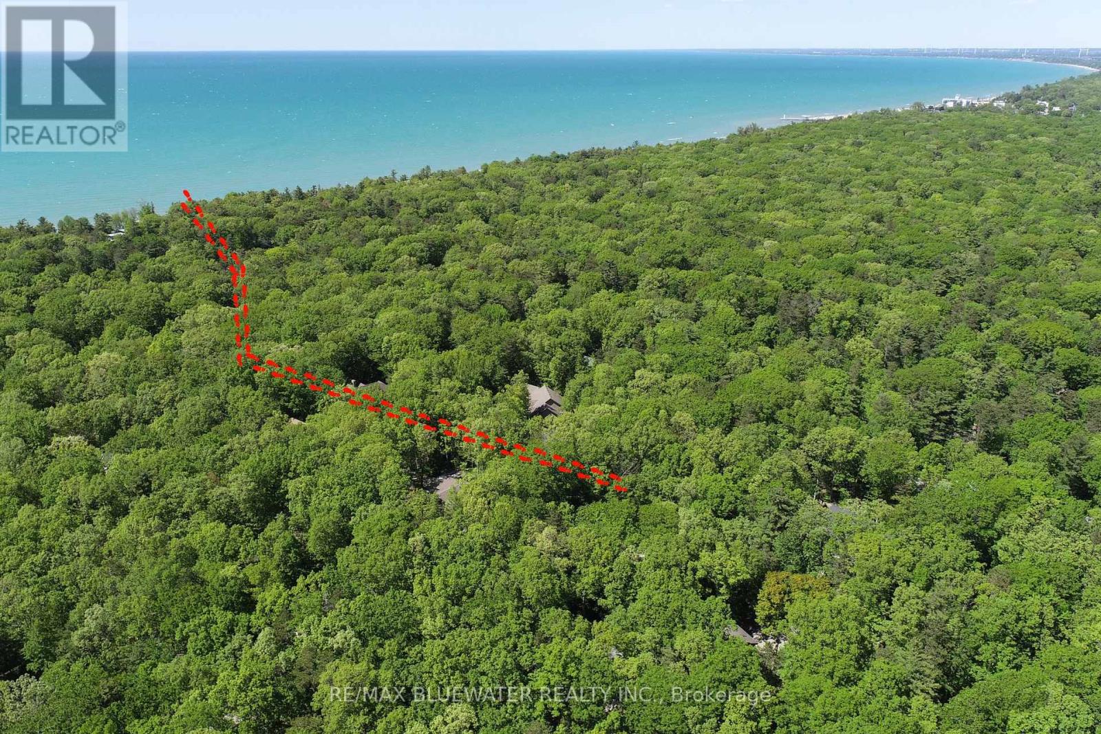 10296 Grand Oaks Drive, Lambton Shores, Ontario  N0M 1T0 - Photo 3 - X12996956