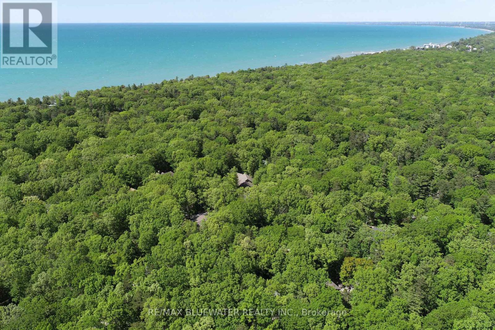 10296 Grand Oaks Drive, Lambton Shores, Ontario  N0M 1T0 - Photo 13 - X12996956