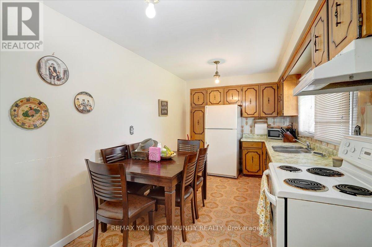 60 Regent Street, Toronto, Ontario  M6N 3N9 - Photo 13 - W13415930