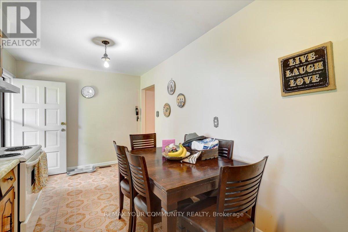 60 Regent Street, Toronto, Ontario  M6N 3N9 - Photo 15 - W13415930
