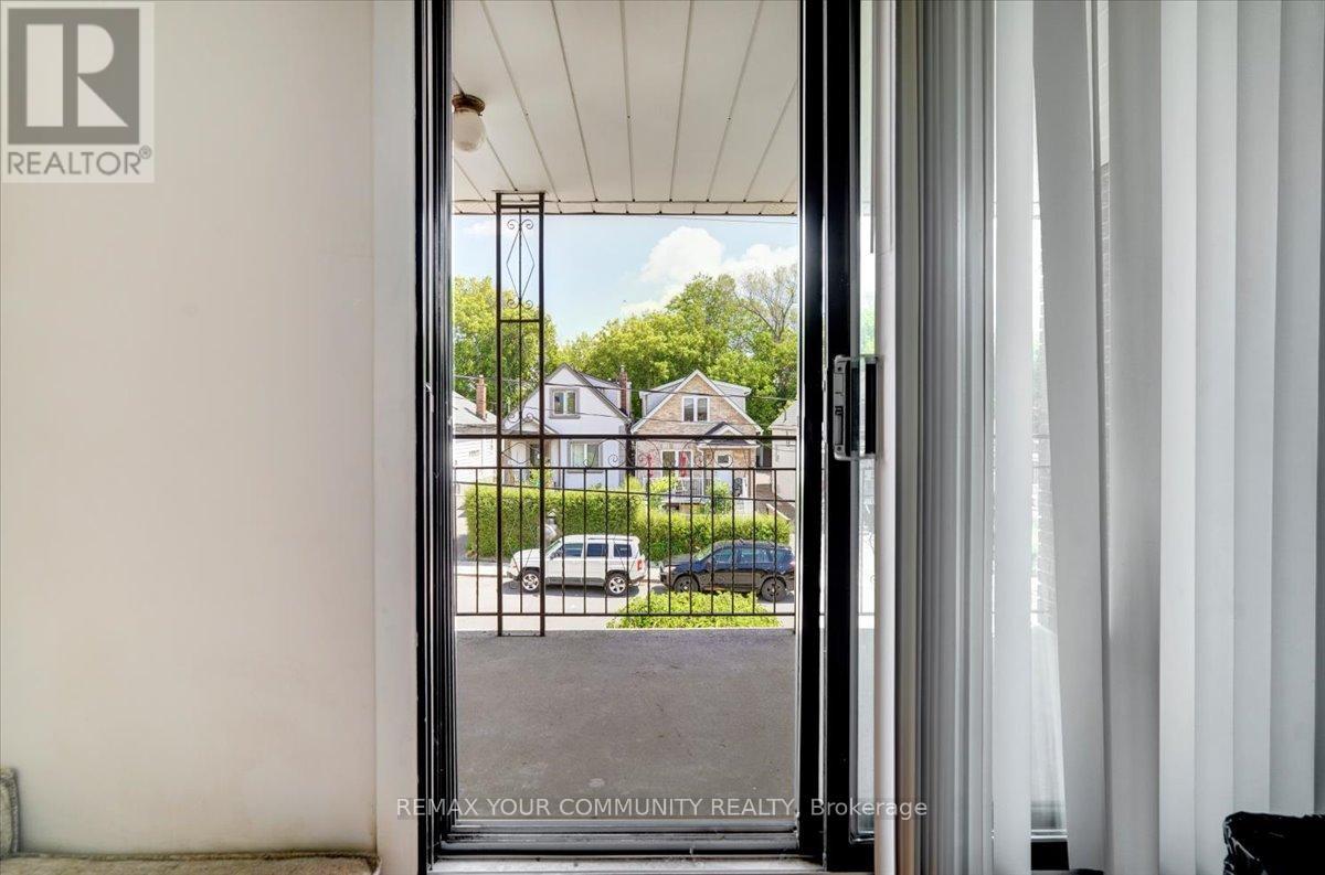 60 Regent Street, Toronto, Ontario  M6N 3N9 - Photo 18 - W13415930