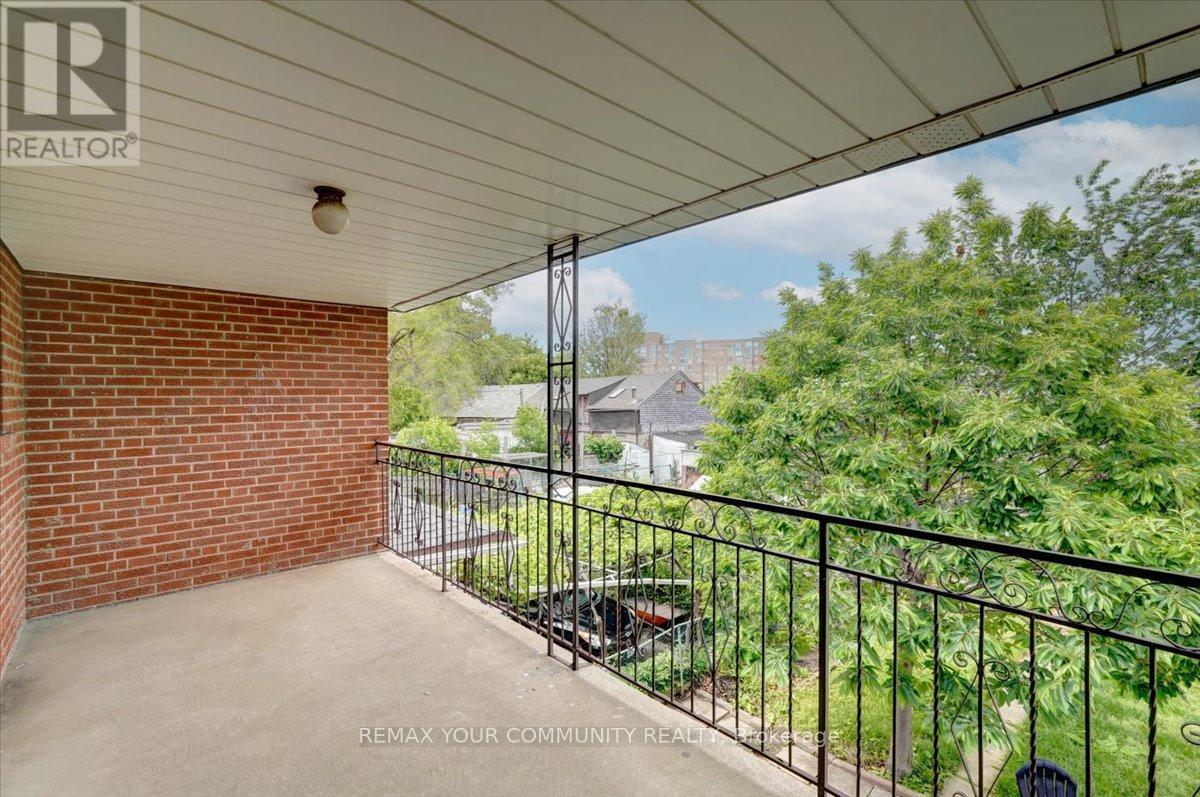60 Regent Street, Toronto, Ontario  M6N 3N9 - Photo 23 - W13415930