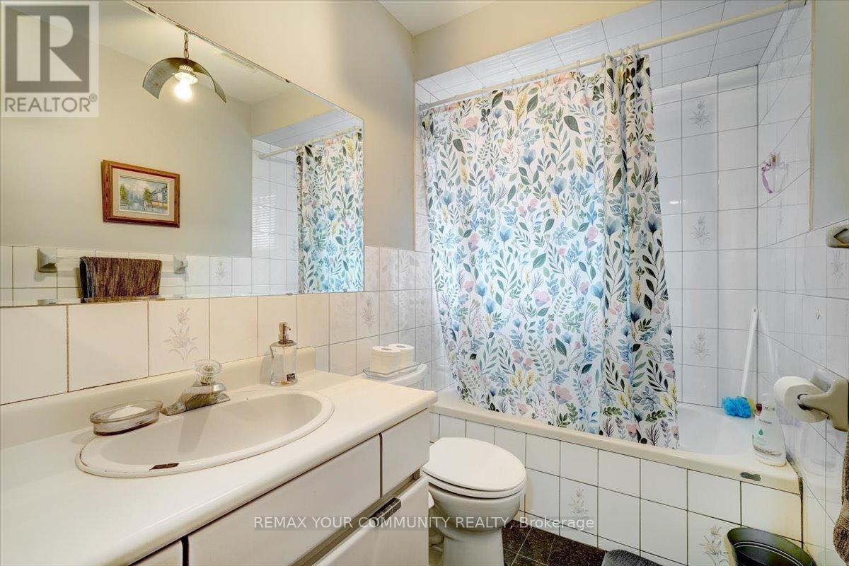 60 Regent Street, Toronto, Ontario  M6N 3N9 - Photo 24 - W13415930
