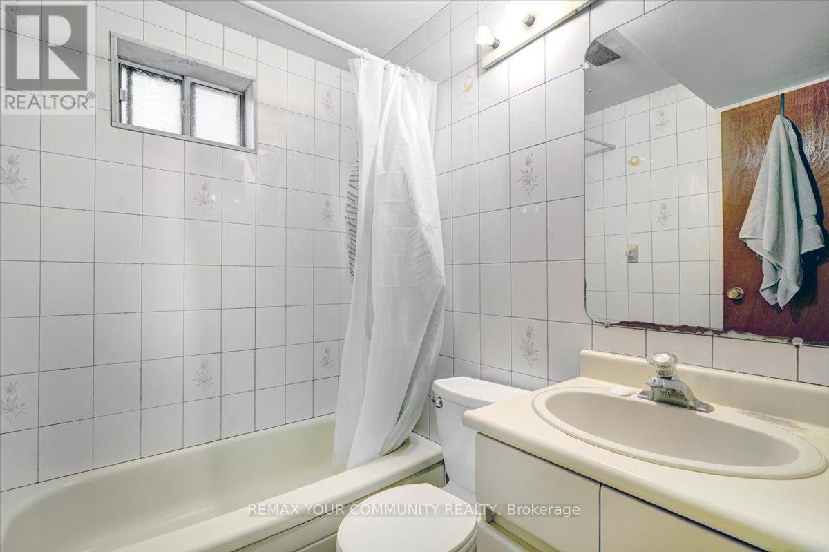 60 Regent Street, Toronto, Ontario  M6N 3N9 - Photo 30 - W13415930