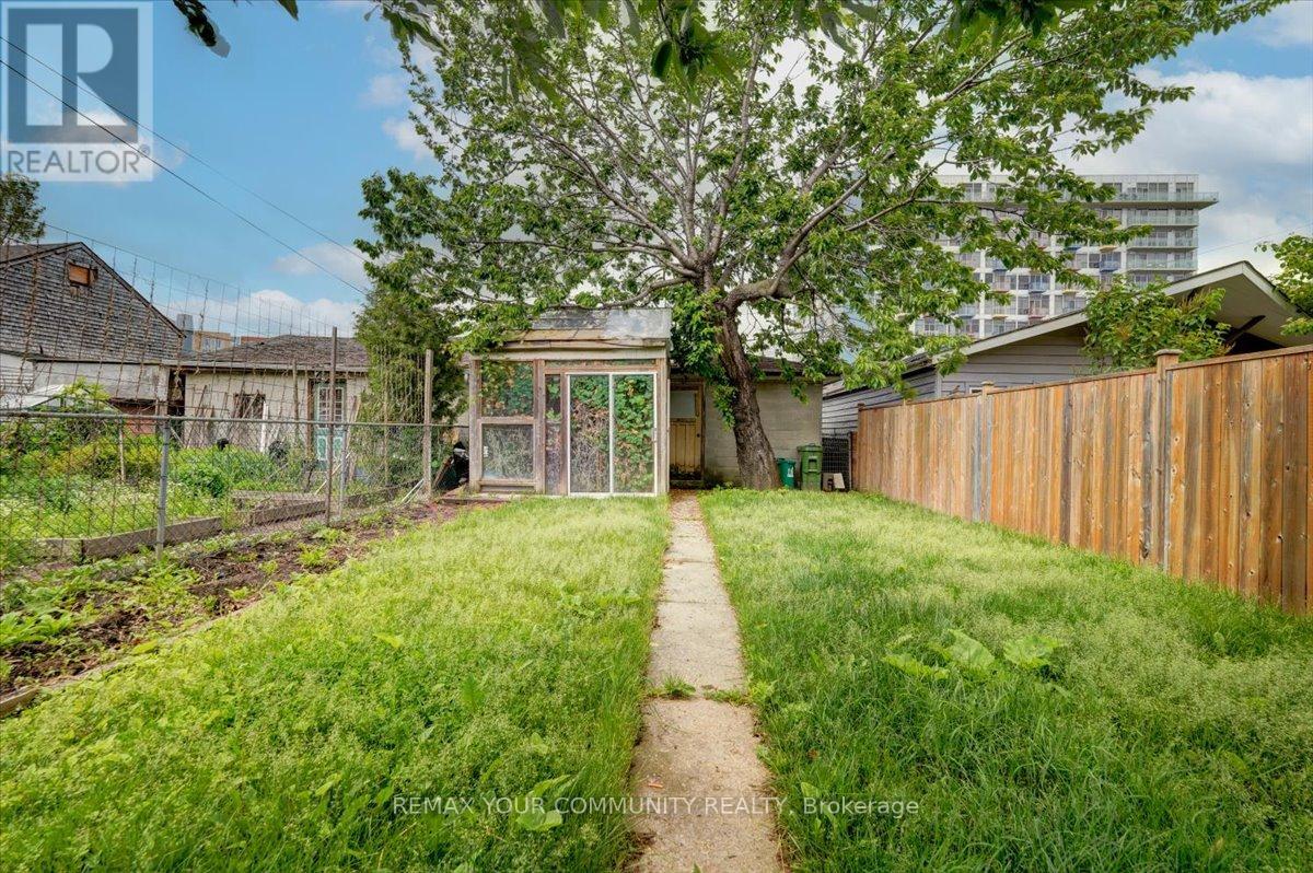 60 Regent Street, Toronto, Ontario  M6N 3N9 - Photo 36 - W13415930