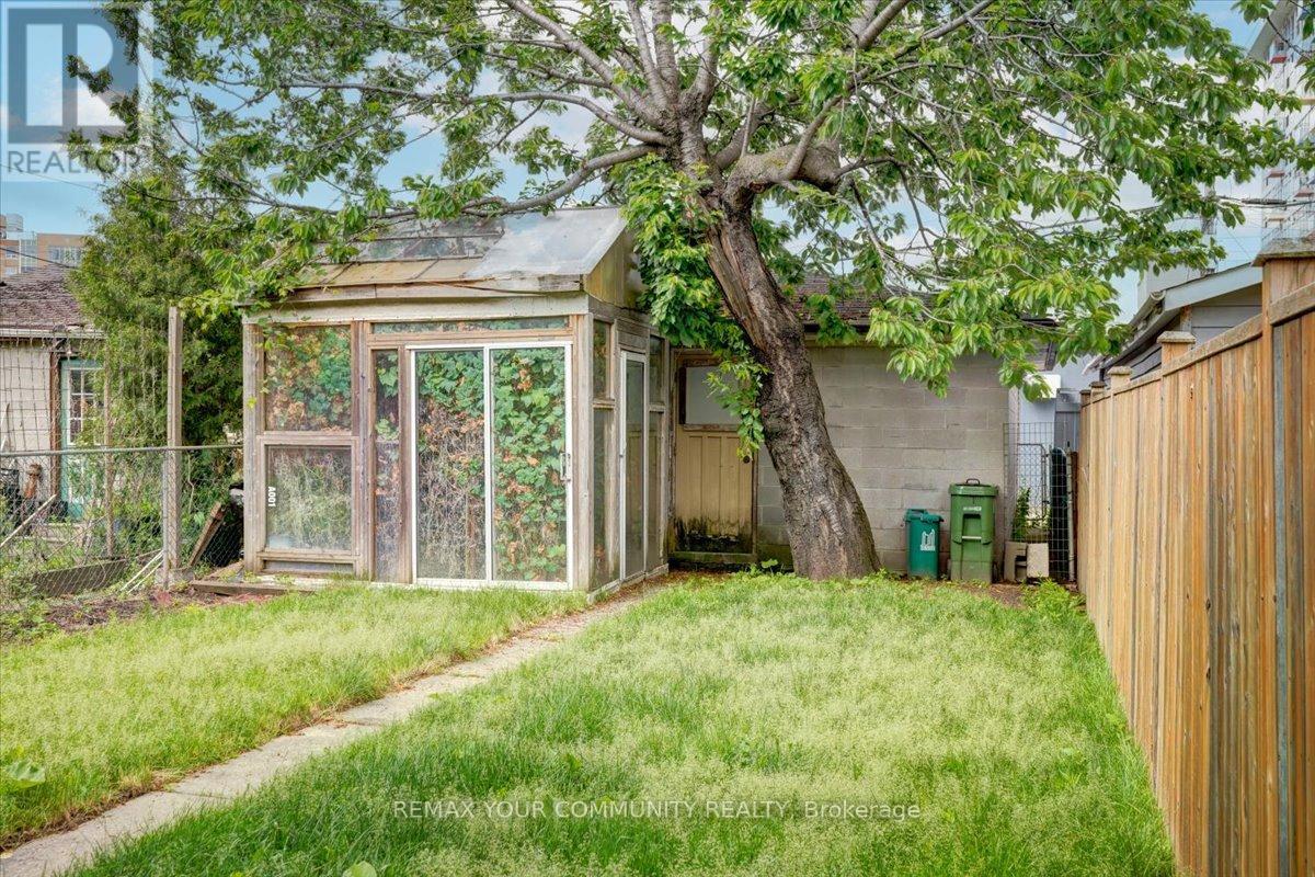 60 Regent Street, Toronto, Ontario  M6N 3N9 - Photo 38 - W13415930