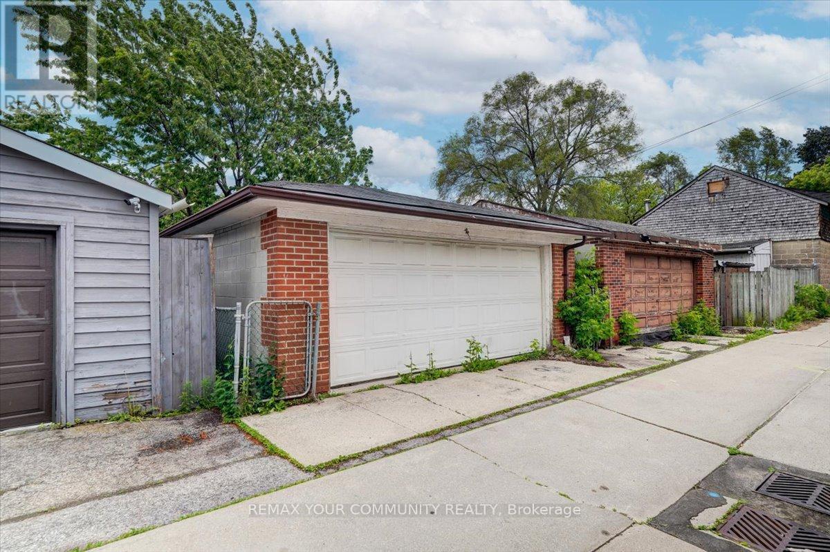 60 Regent Street, Toronto, Ontario  M6N 3N9 - Photo 40 - W13415930