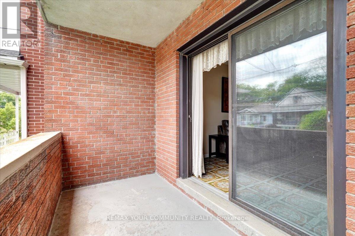 60 Regent Street, Toronto, Ontario  M6N 3N9 - Photo 8 - W13415930