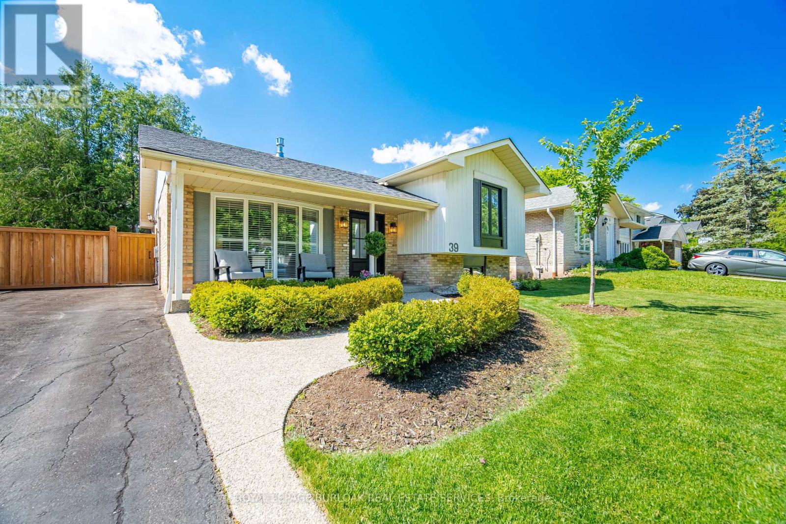 39 Culham Street, Oakville, Ontario  L6H 1G3 - Photo 4 - W13415998