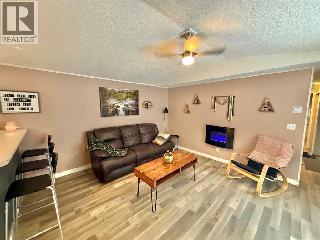 325, 133 Jarvis Street, Hinton, Alberta  T7V 1R9 - Photo 2 - A2316786