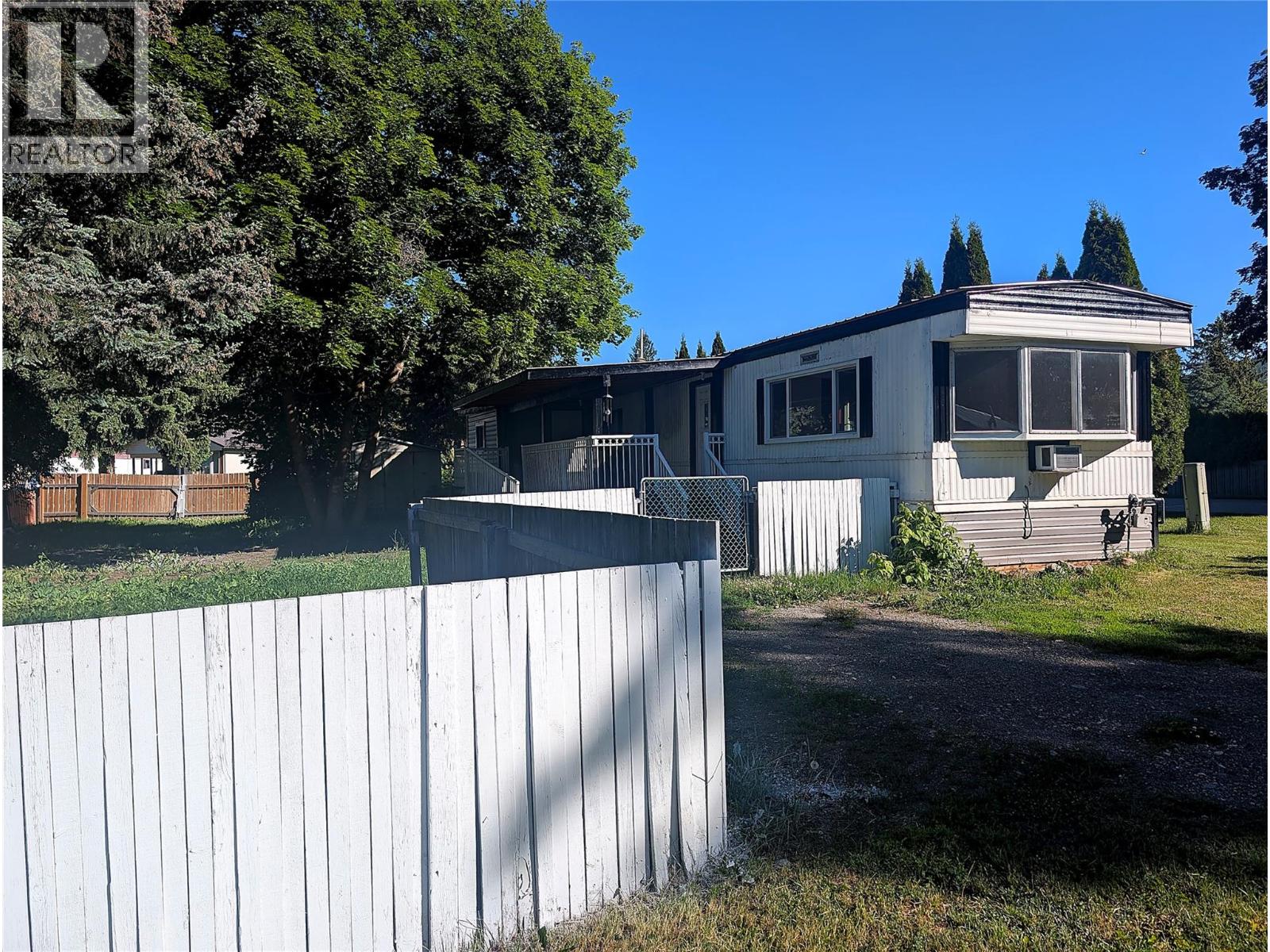 446 Mabel Lake Road Unit# E9, Lumby, British Columbia  V0E 2G5 - Photo 2 - 10373150