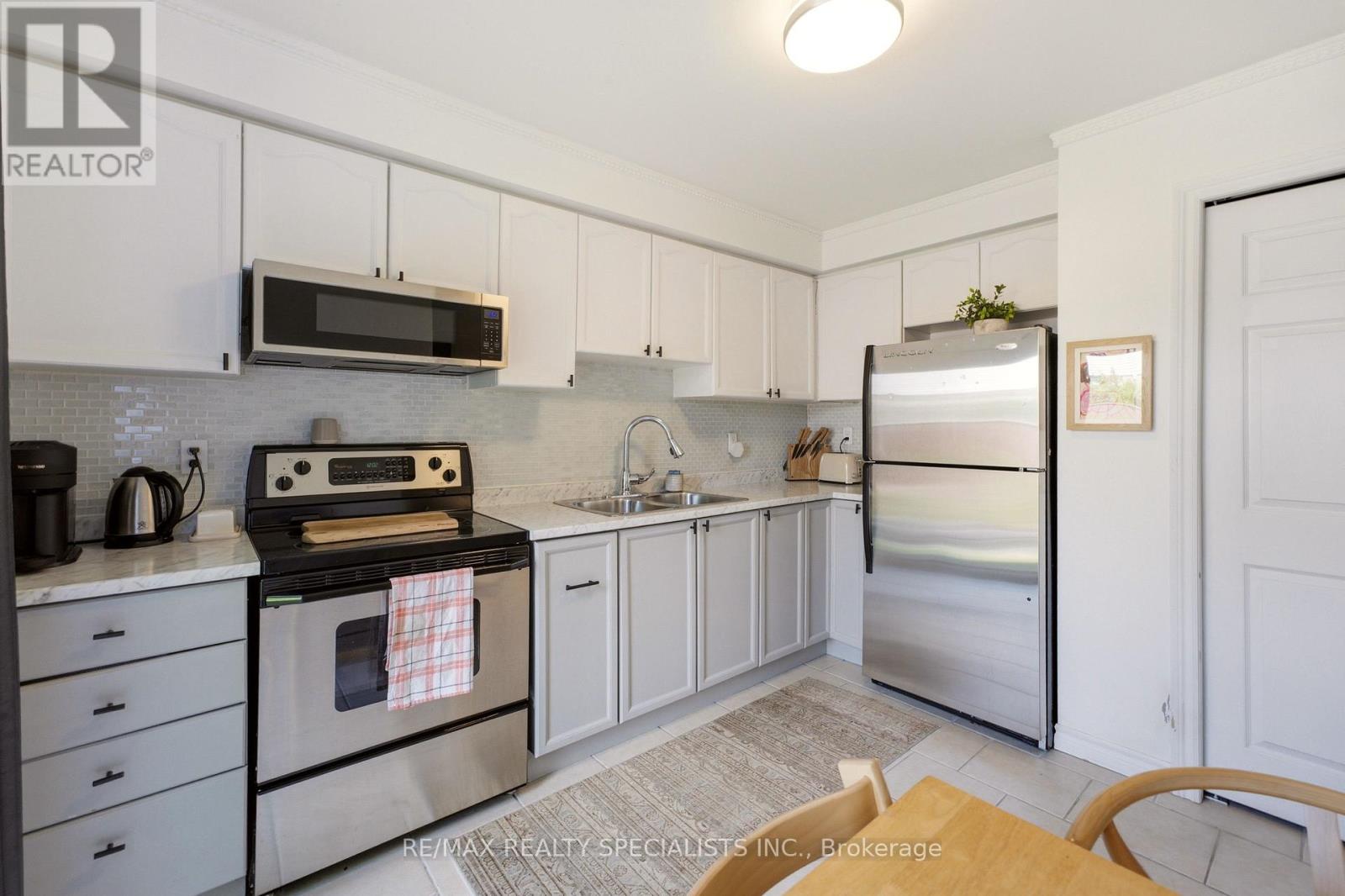 10 - 39 Pinewoods Drive, Hamilton, Ontario L8J 3Z4 - Photo 11 - X13416030