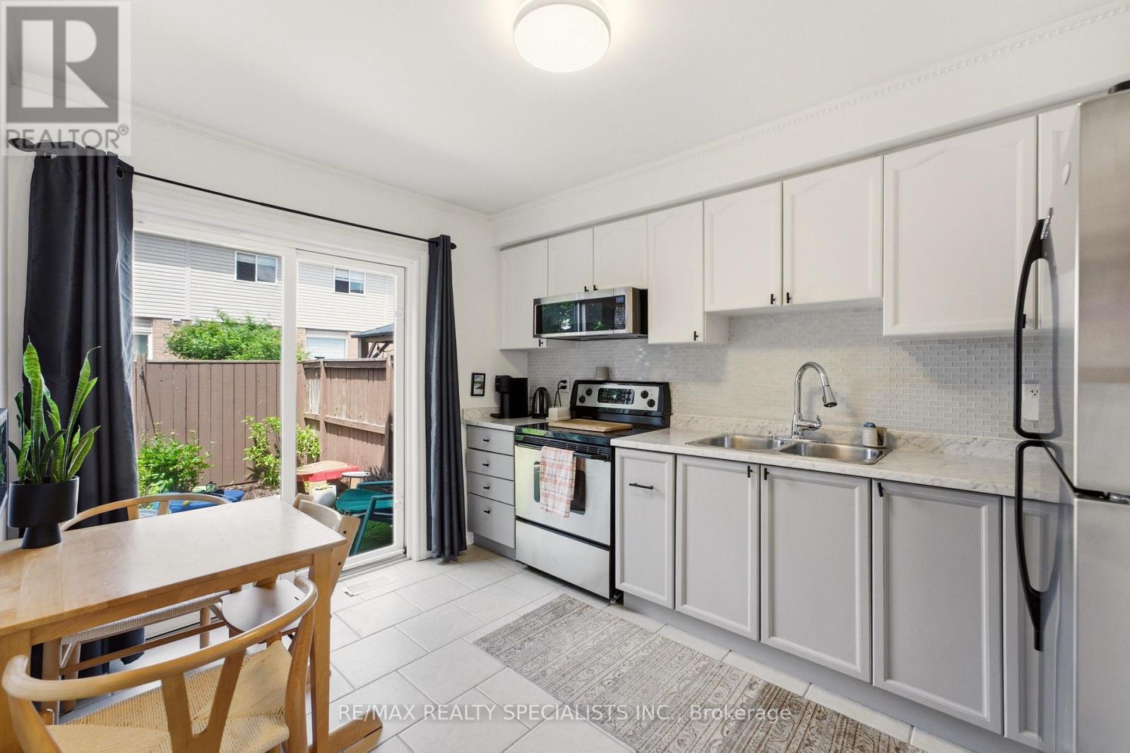 10 - 39 Pinewoods Drive, Hamilton, Ontario L8J 3Z4 - Photo 8 - X13416030