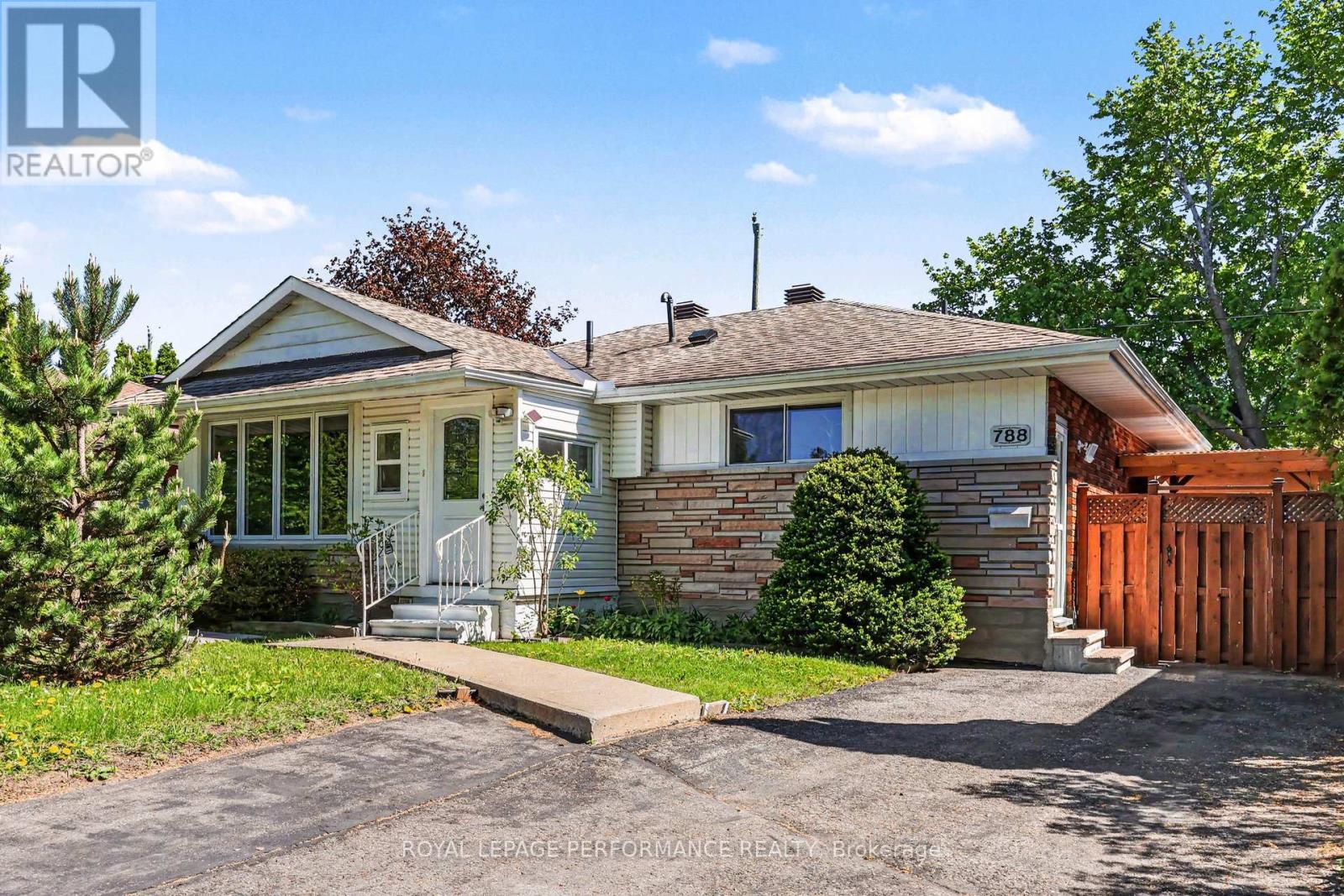 788 DICKENS AVENUE, Ottawa, Ontario