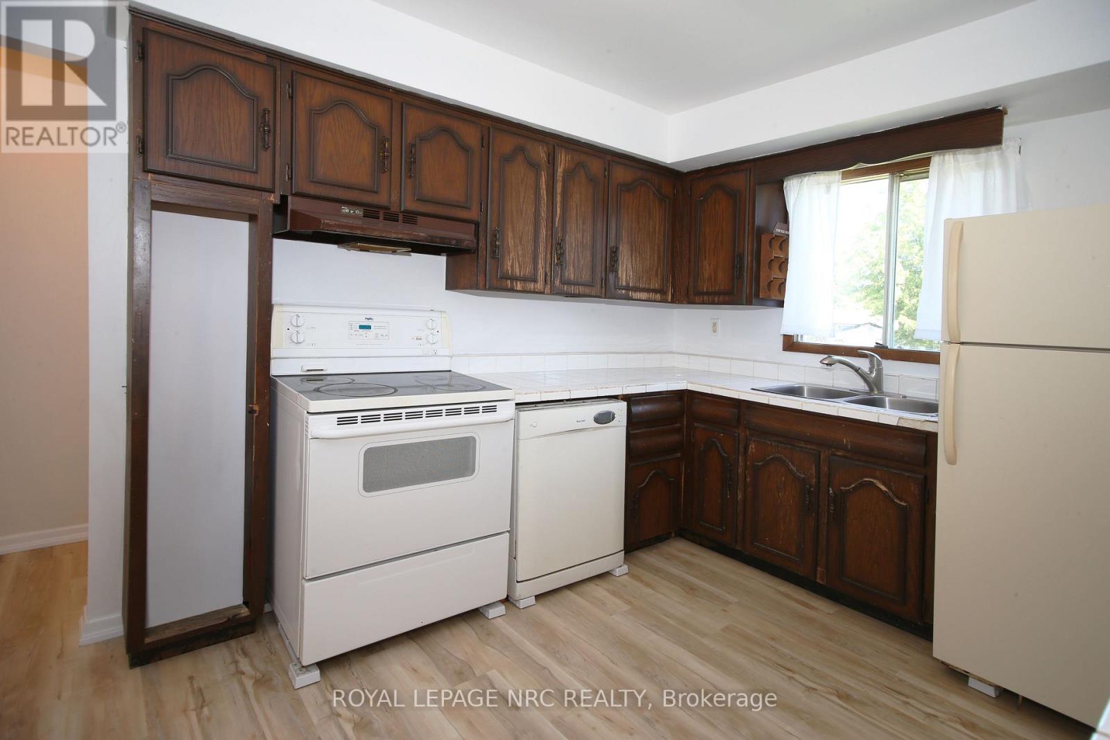 8025 Thorton Street, Niagara Falls, Ontario  L2H 2C2 - Photo 19 - X13416048