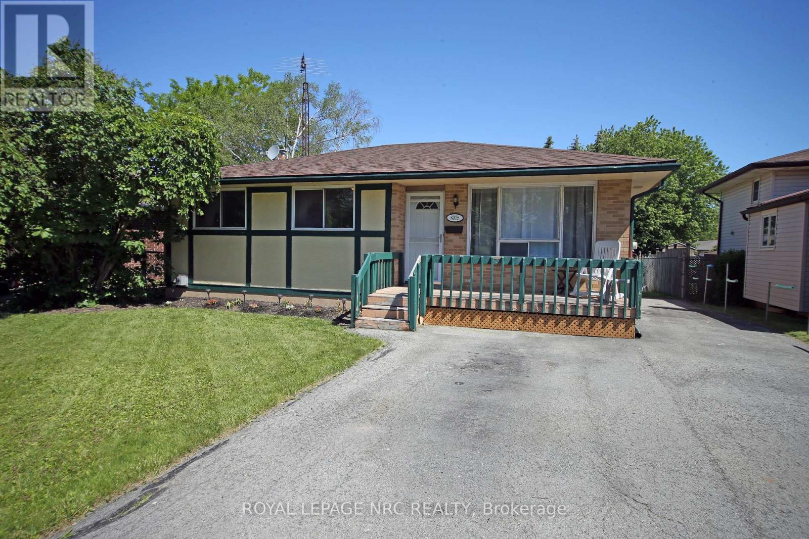 8025 Thorton Street, Niagara Falls, Ontario  L2H 2C2 - Photo 2 - X13416048