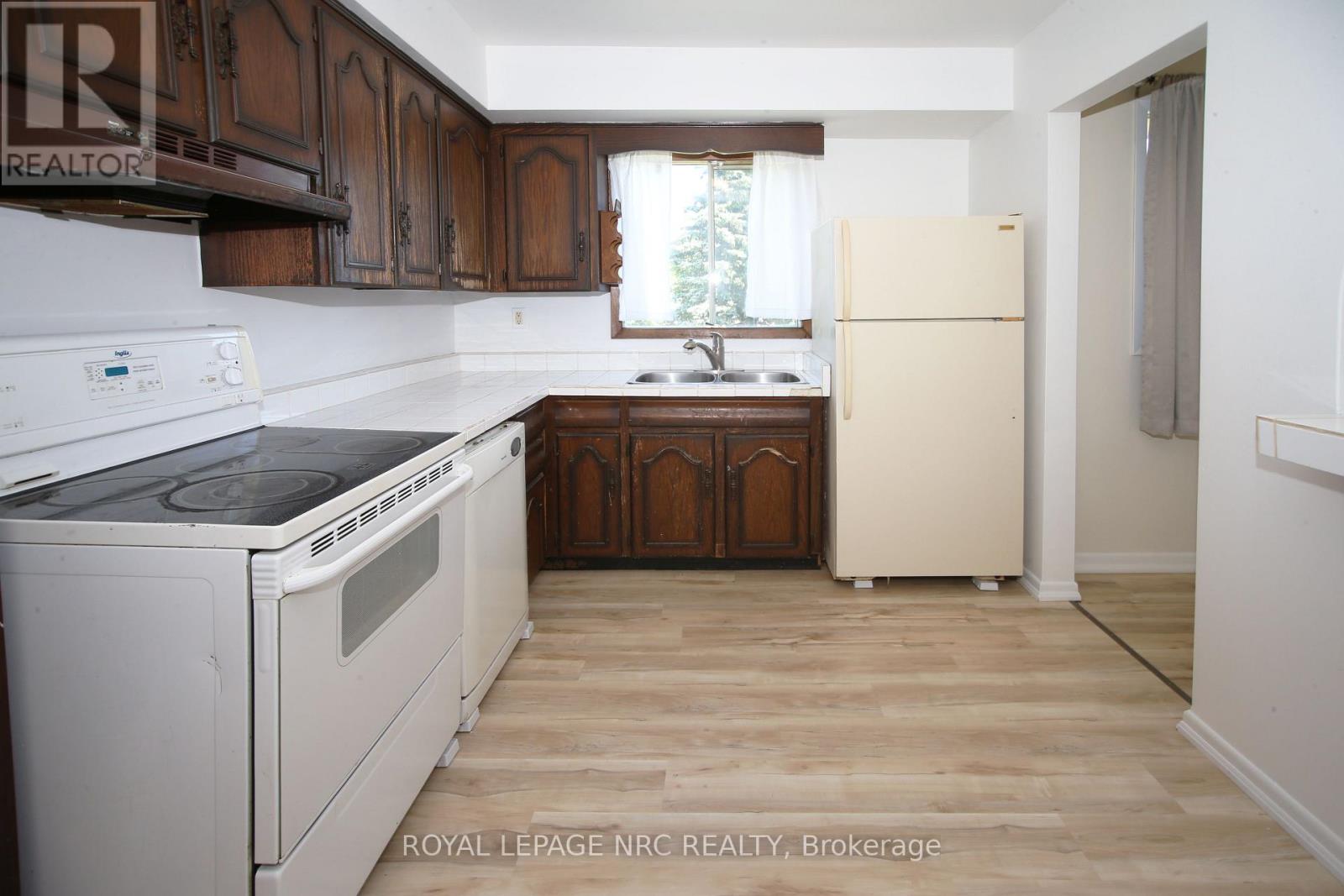 8025 Thorton Street, Niagara Falls, Ontario  L2H 2C2 - Photo 20 - X13416048