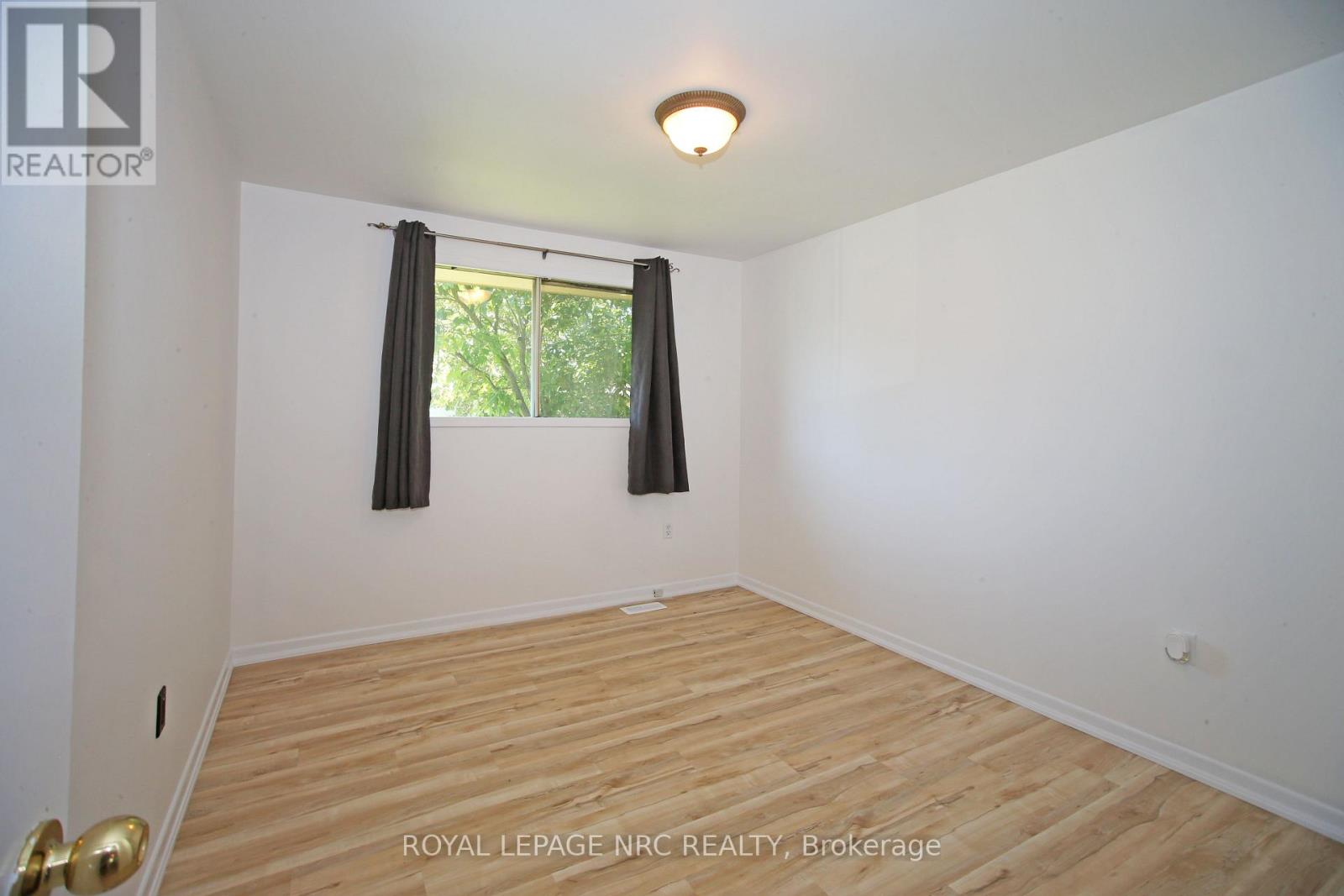 8025 Thorton Street, Niagara Falls, Ontario  L2H 2C2 - Photo 26 - X13416048