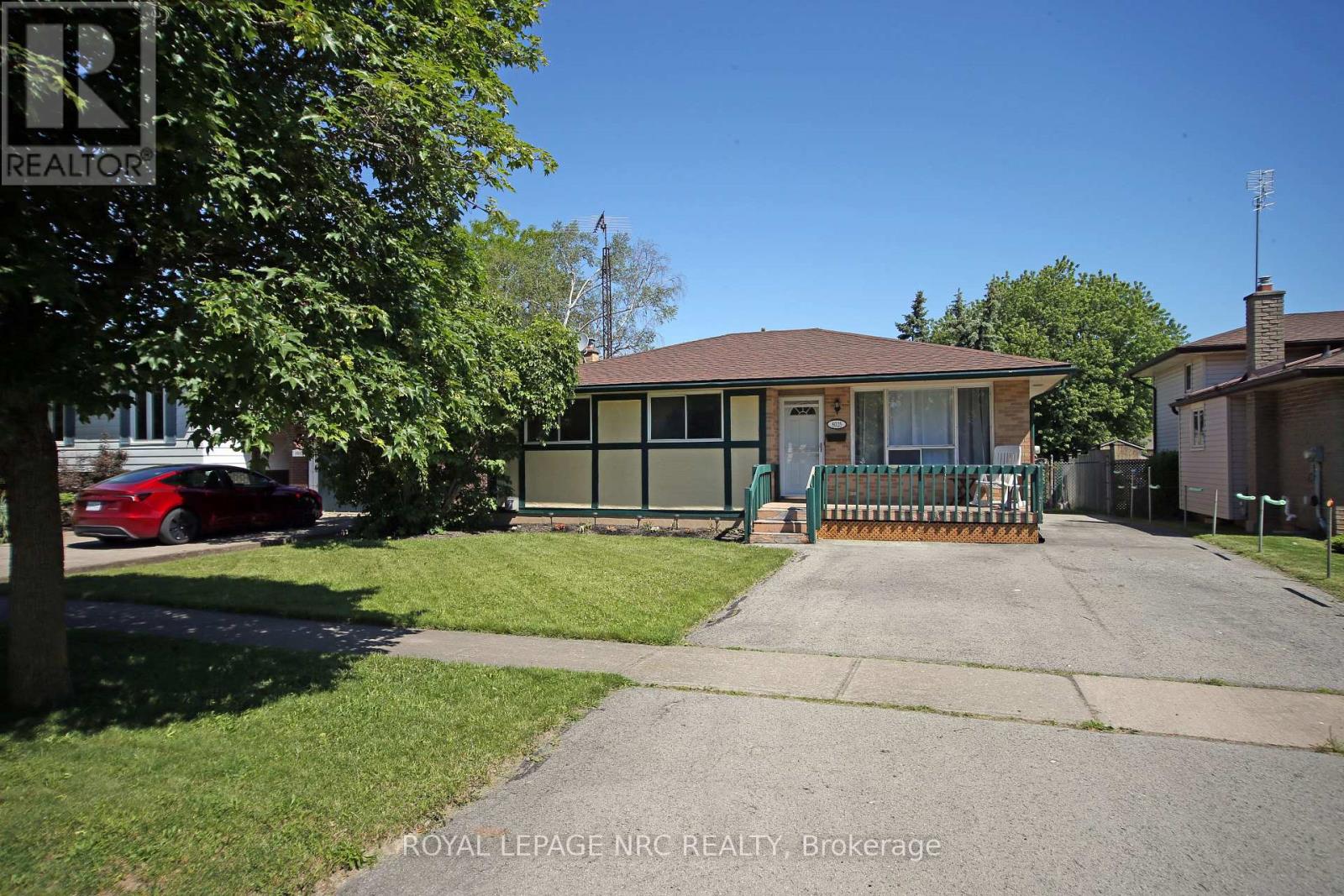 8025 Thorton Street, Niagara Falls, Ontario  L2H 2C2 - Photo 3 - X13416048