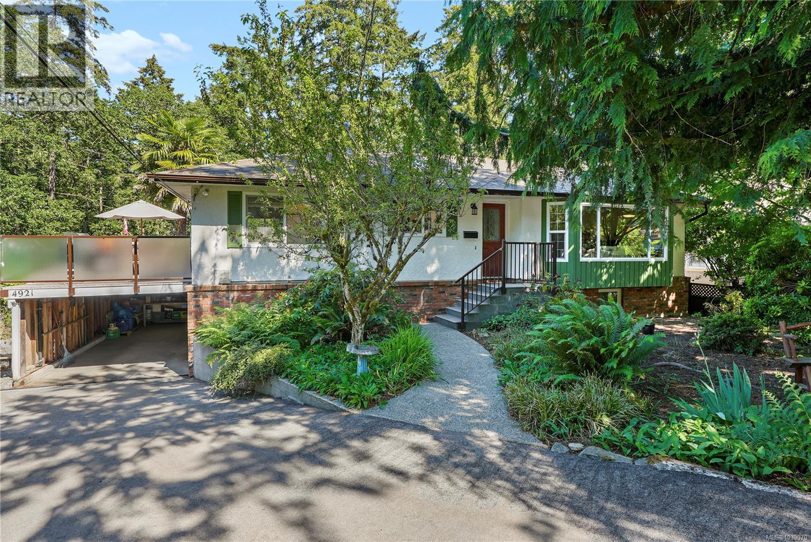4921 Townsend Dr
