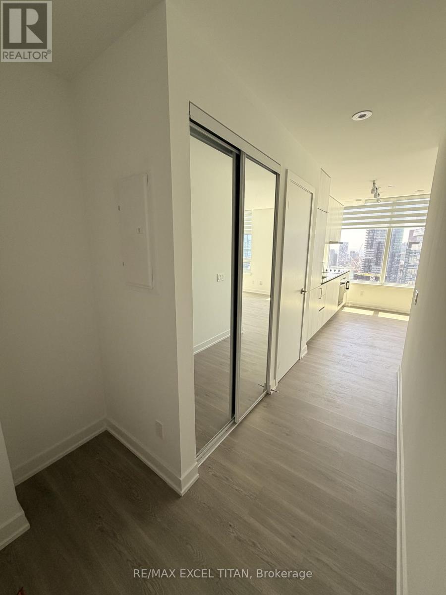 5910 - 8 Wellesley Street, Toronto, Ontario  M4Y 0J5 - Photo 3 - C13414958