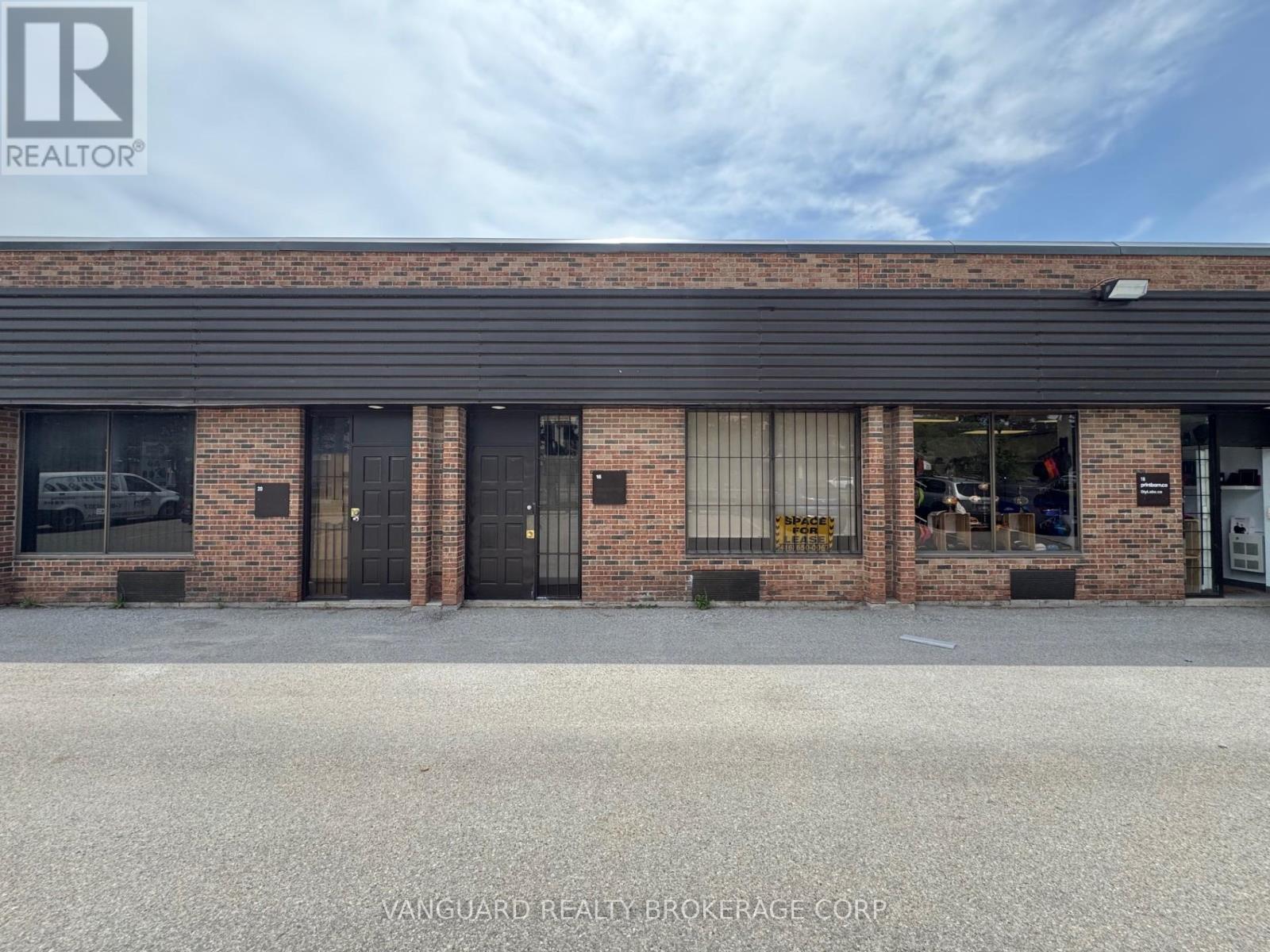 20 - 877 ALNESS STREET, Toronto, Ontario