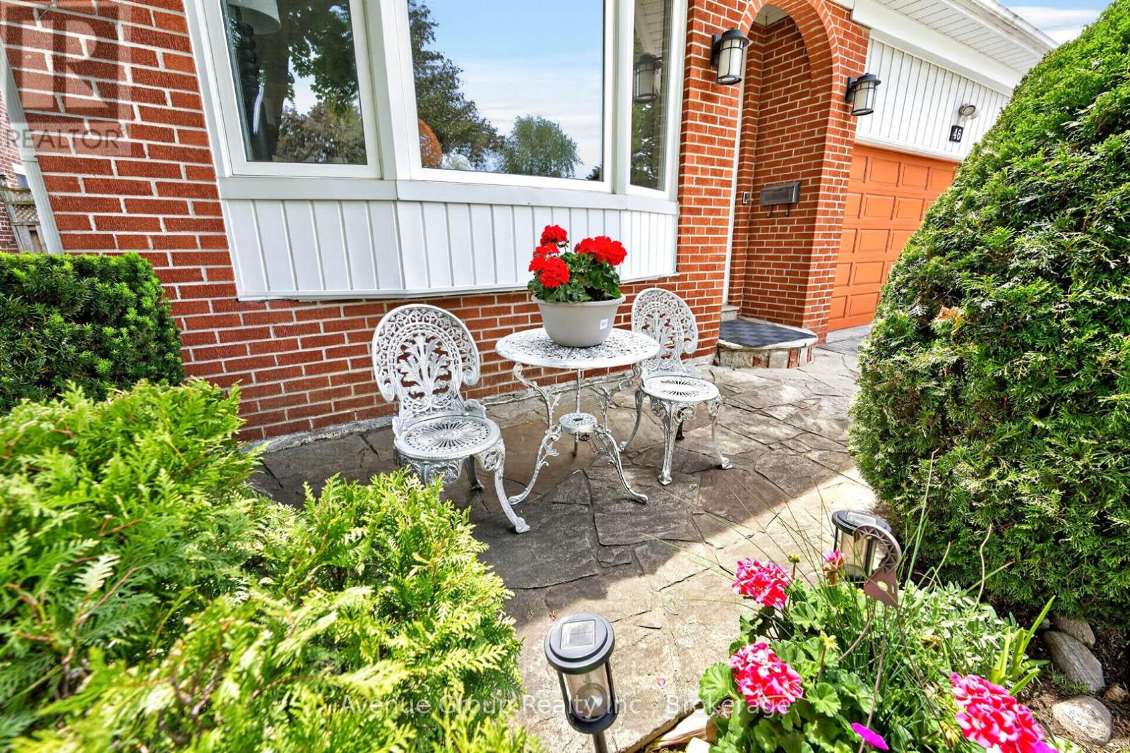 46 Dunsdale Square, Toronto, Ontario  M1S 2L8 - Photo 2 - E13416186