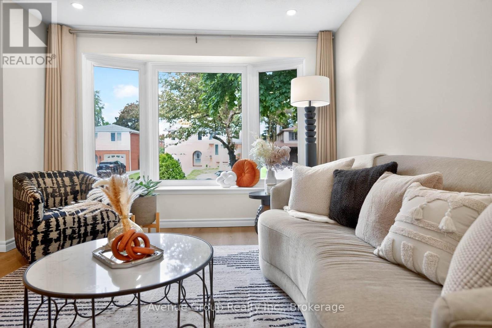 46 Dunsdale Square, Toronto, Ontario  M1S 2L8 - Photo 6 - E13416186