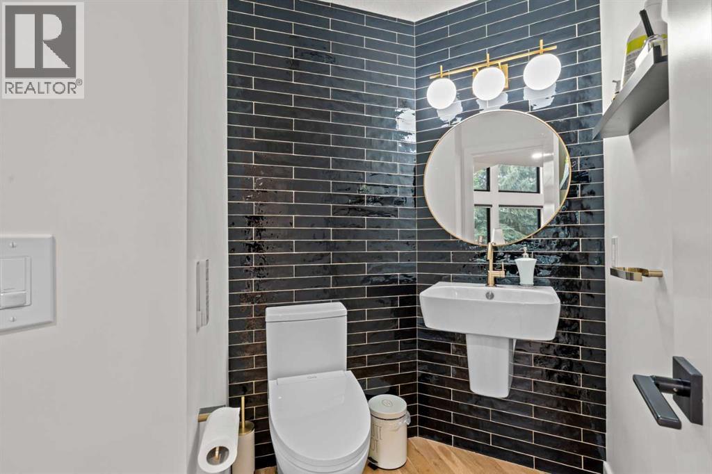 931 Shawnee Drive Sw, Calgary, Alberta  T2Y 2G8 - Photo 17 - A2317217
