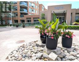 305 - 14924 YONGE STREET, Aurora, Ontario