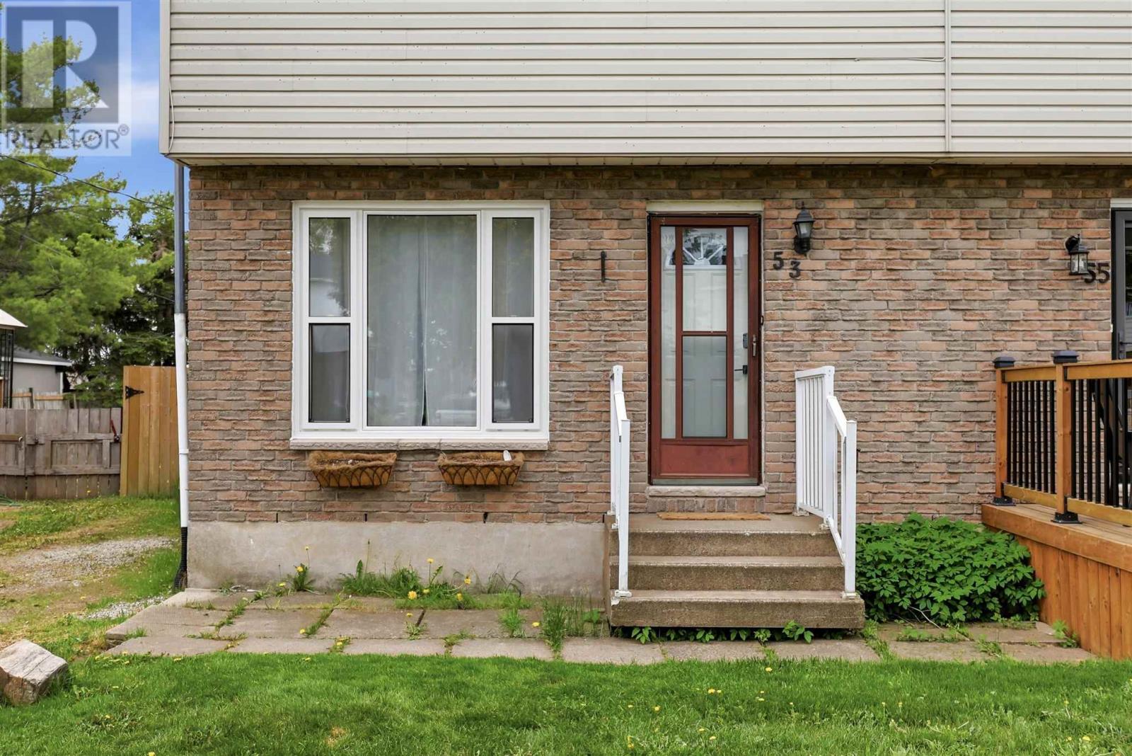 53 Atwater St, Sault Ste. Marie, Ontario  P6C 5Y7 - Photo 2 - SM261350