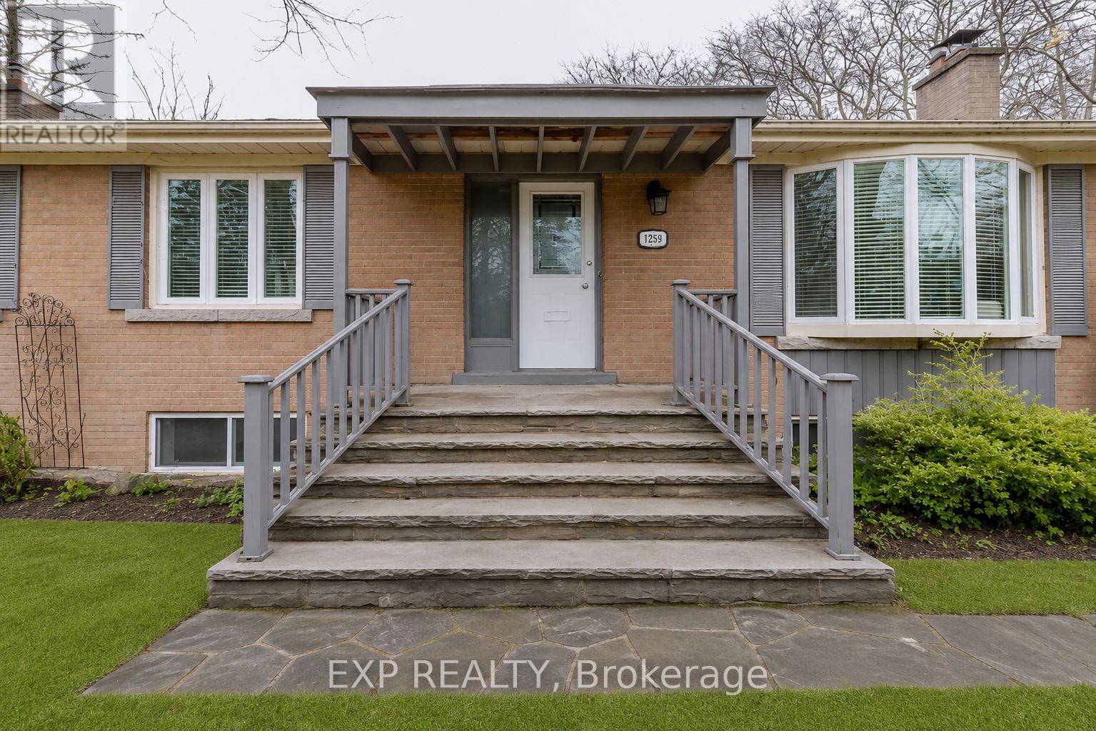 1259 Twin Oaks Dell Drive, Mississauga (Lorne Park), Ontario  L5H 3J7 - Photo 2 - W13416056