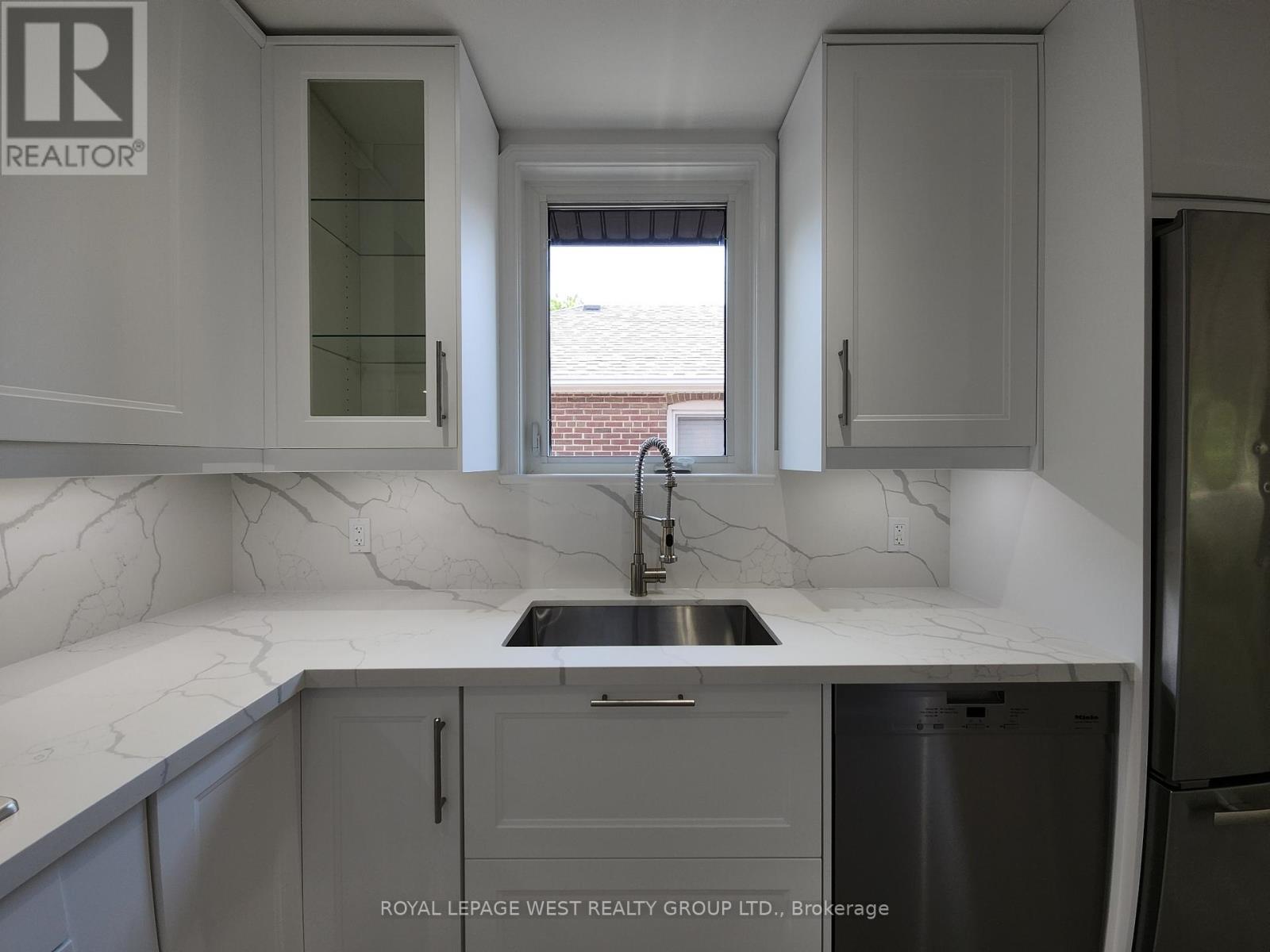 Main Floor - 221 Thirtieth Street, Toronto, Ontario  M8W 3C9 - Photo 12 - W13416112