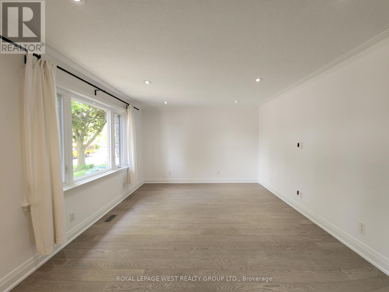 Main Floor - 221 Thirtieth Street, Toronto, Ontario  M8W 3C9 - Photo 17 - W13416112