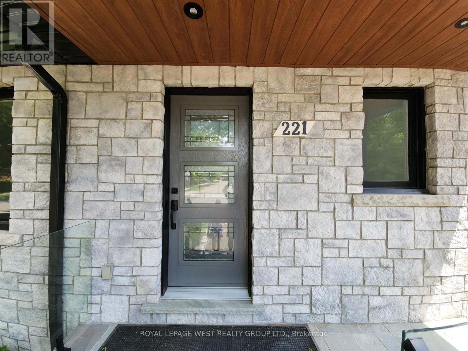 Main Floor - 221 Thirtieth Street, Toronto, Ontario  M8W 3C9 - Photo 2 - W13416112