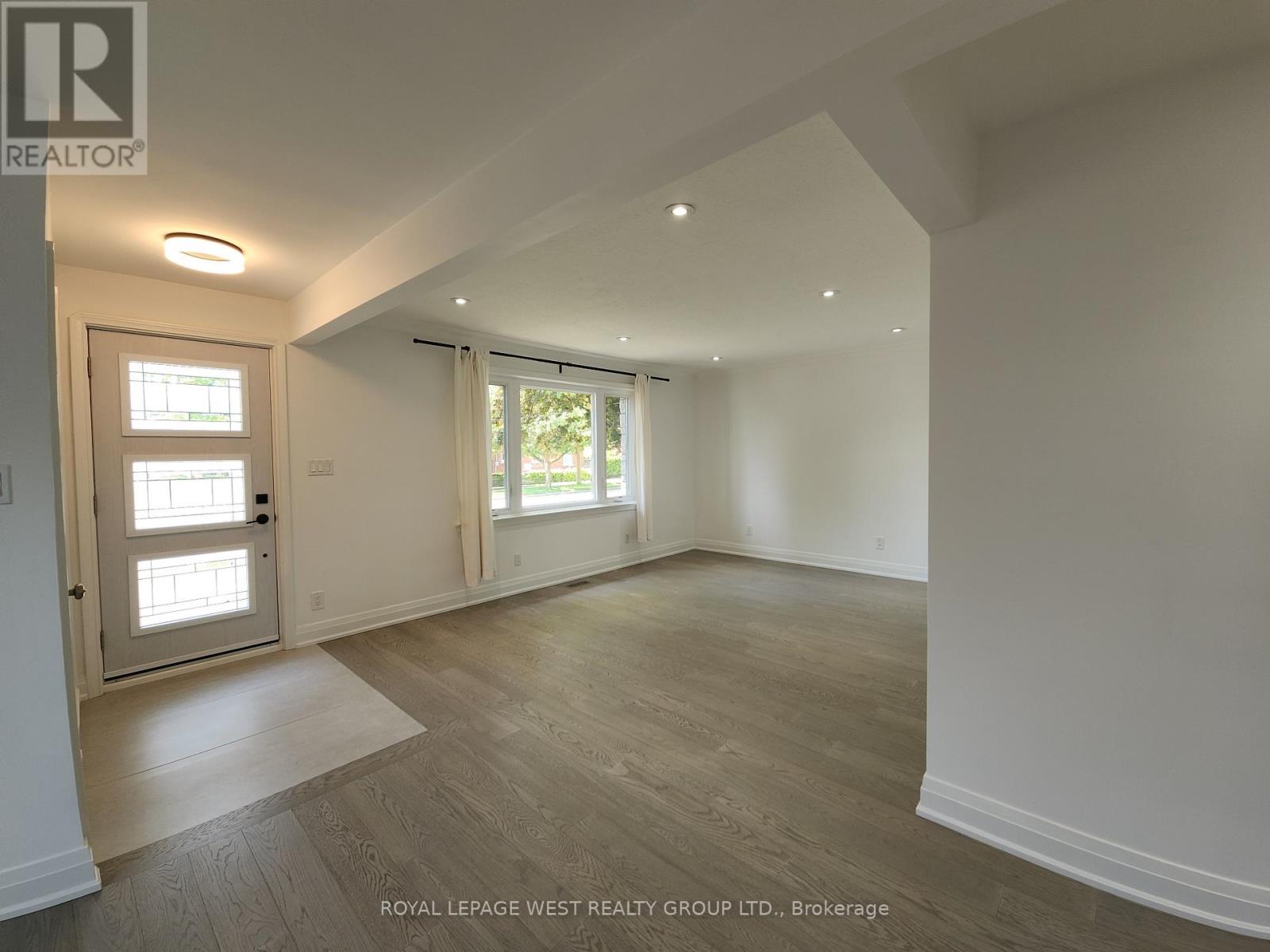 Main Floor - 221 Thirtieth Street, Toronto, Ontario  M8W 3C9 - Photo 3 - W13416112