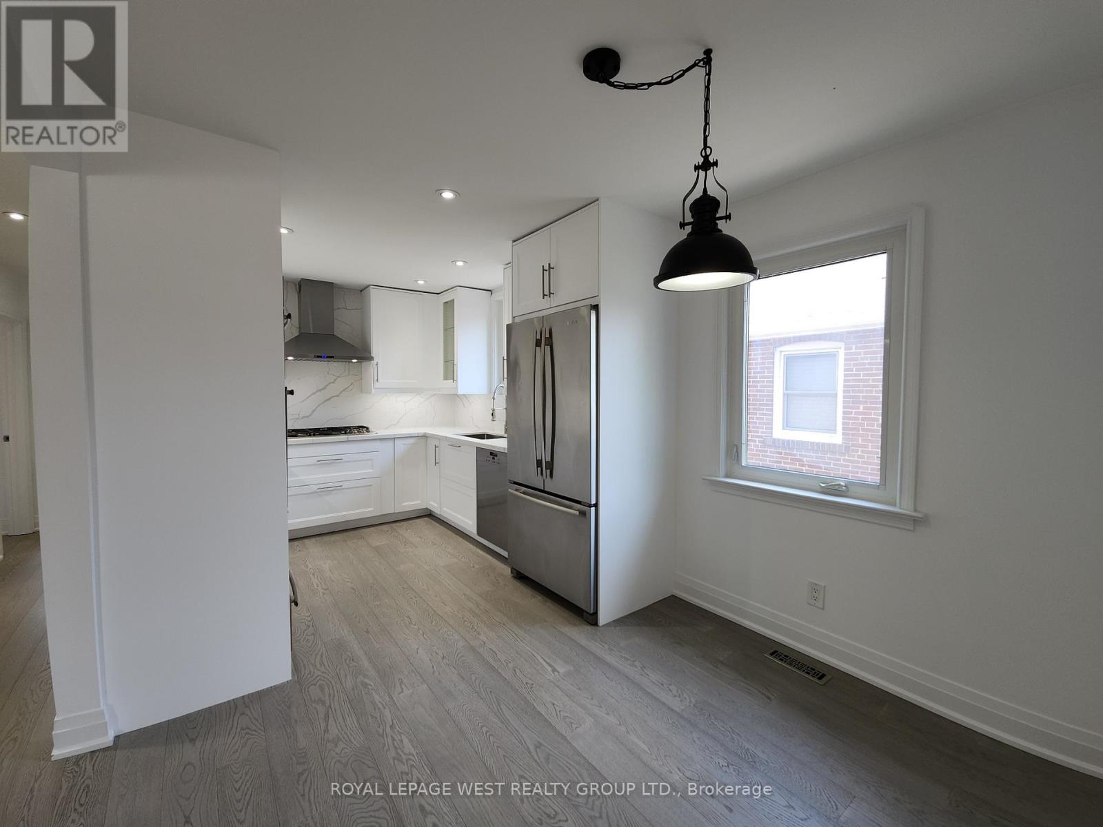 Main Floor - 221 Thirtieth Street, Toronto, Ontario  M8W 3C9 - Photo 4 - W13416112