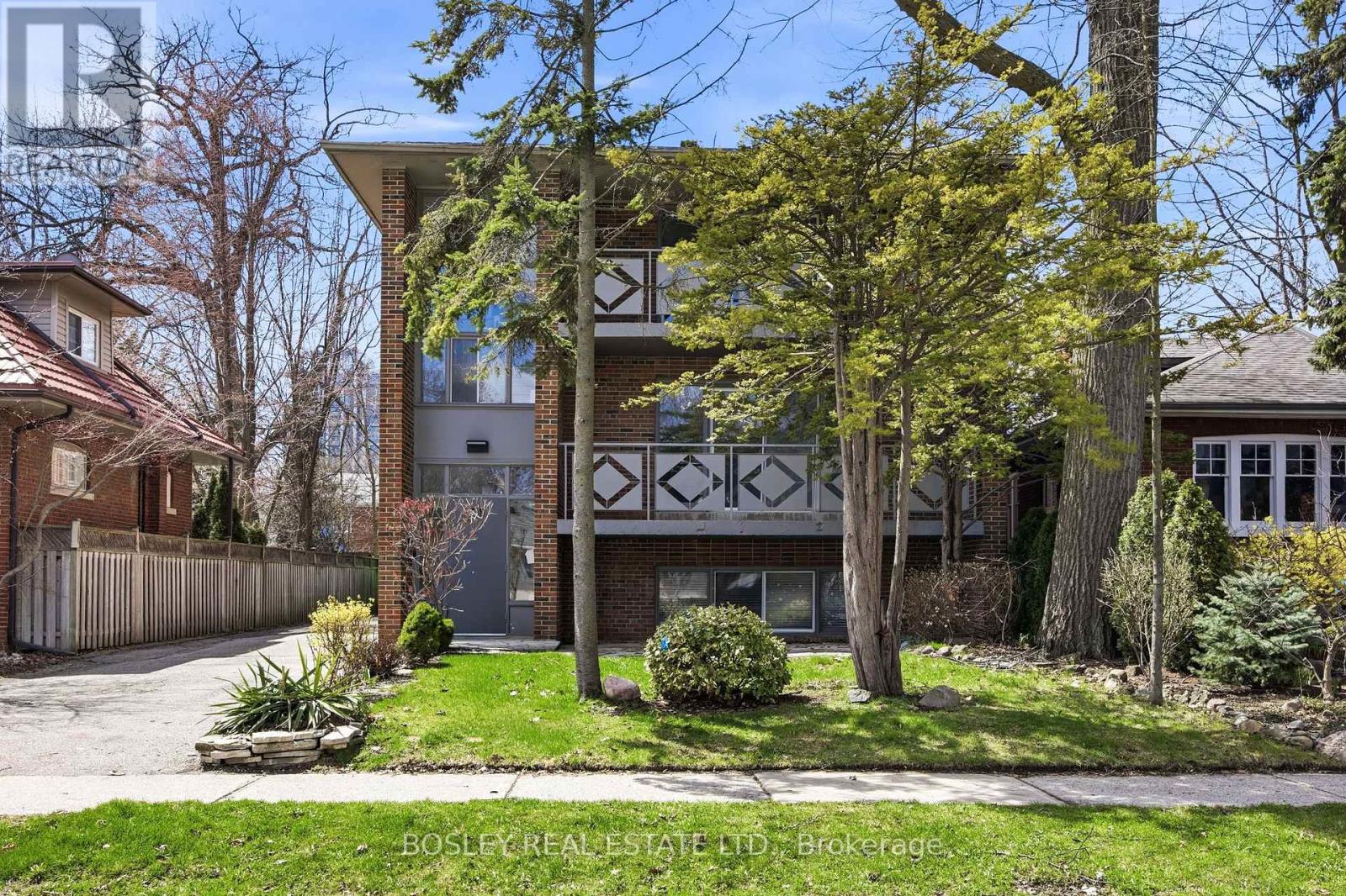 24 Oakwood Avenue N, Mississauga, Ontario  L5G 3L7 - Photo 2 - W13416120
