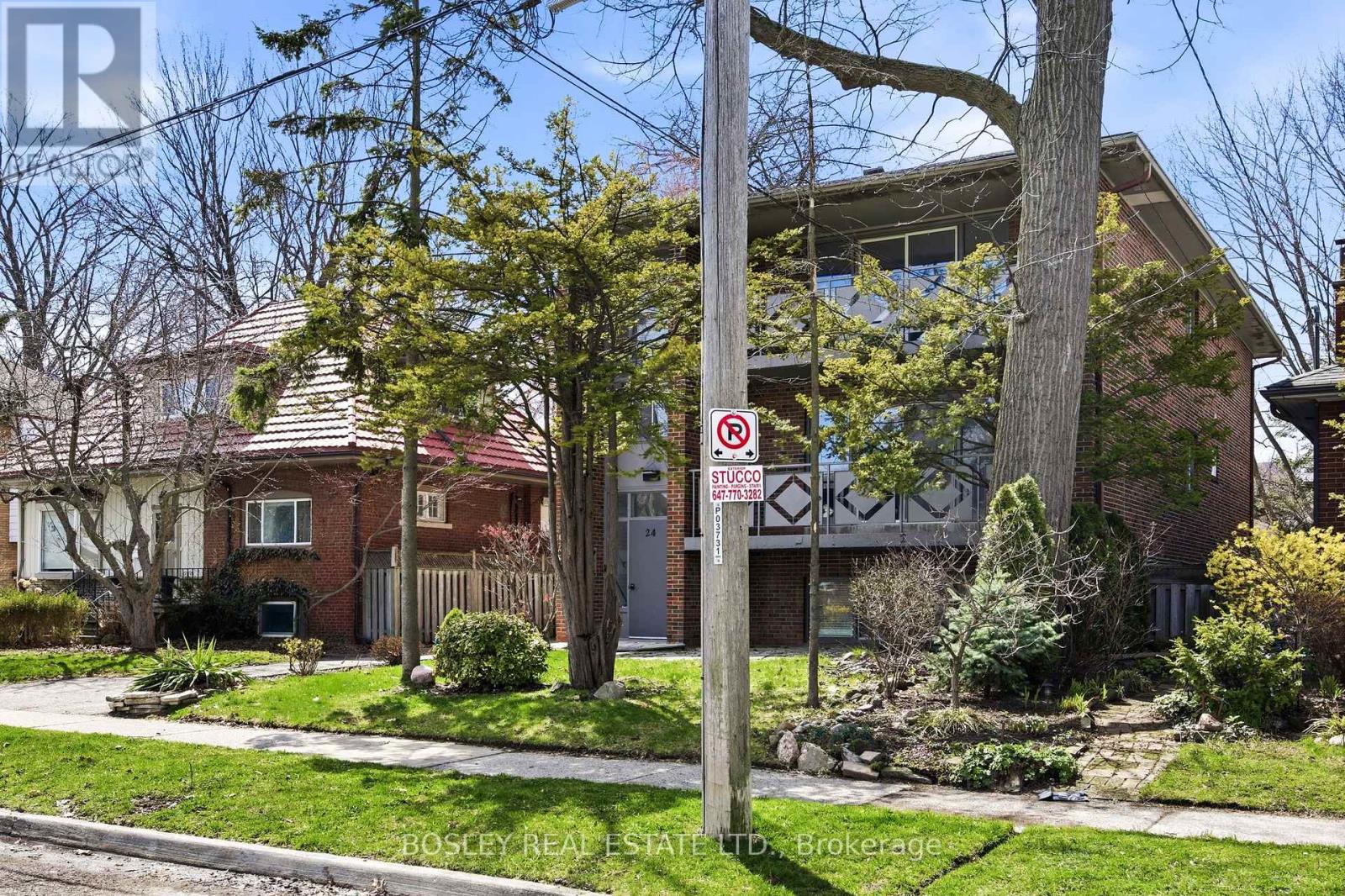 24 Oakwood Avenue N, Mississauga, Ontario  L5G 3L7 - Photo 3 - W13416120