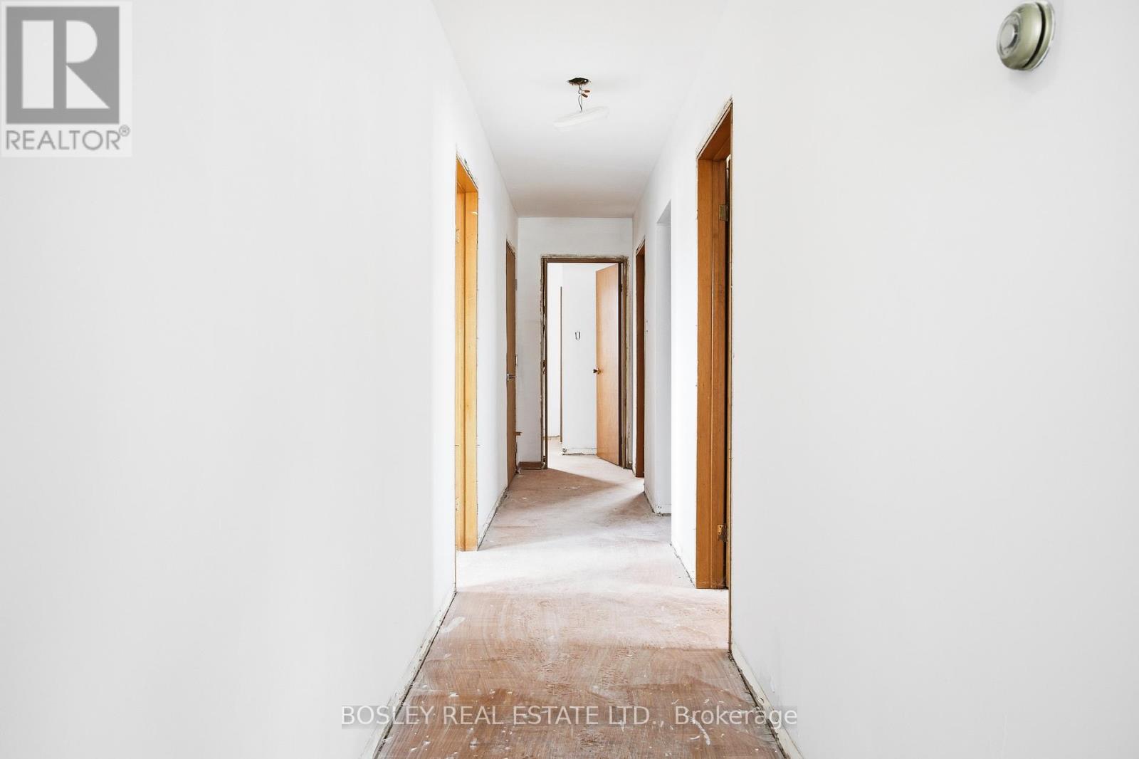 24 Oakwood Avenue N, Mississauga, Ontario  L5G 3L7 - Photo 7 - W13416120