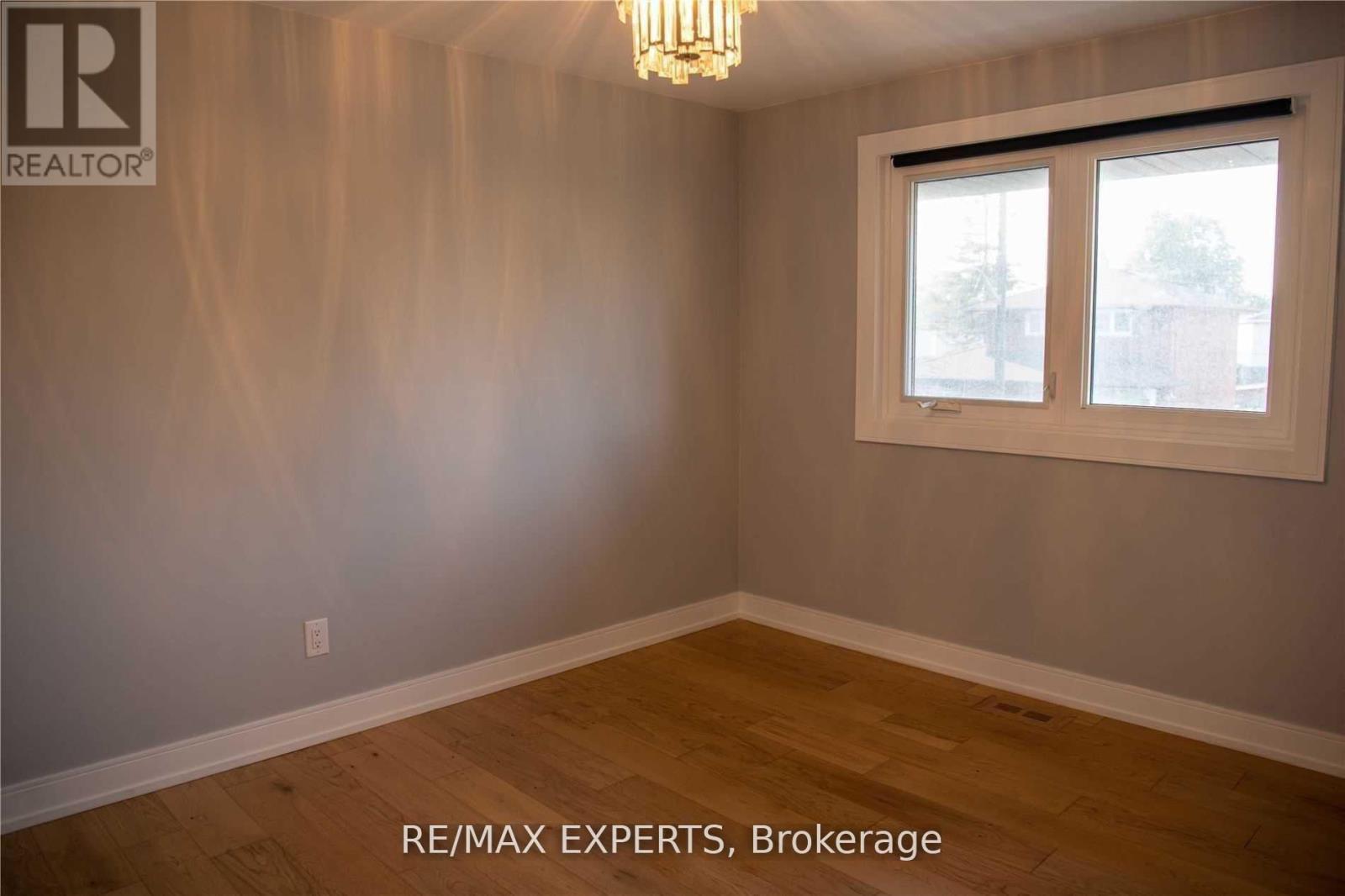 Upper - 333 Rimilton Avenue, Toronto (Alderwood), Ontario  M8W 2E5 - Photo 10 - W13416256
